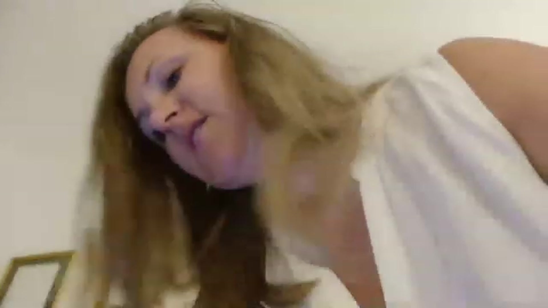 Gallery image thumbnail from JustLily's myfreecams stream on, 06/26/2023, 21:21 image 14 of 20