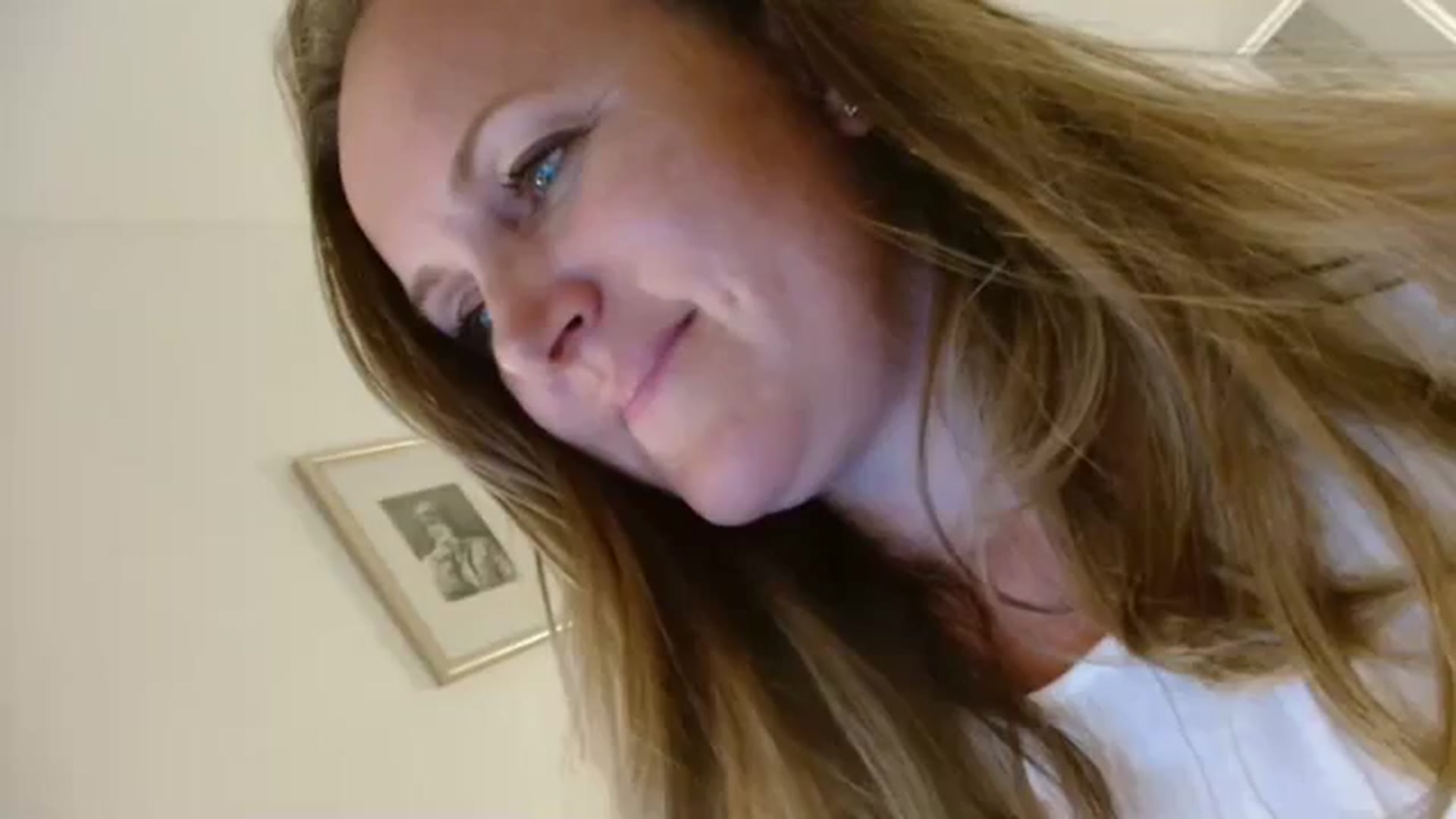 Gallery image thumbnail from JustLily's myfreecams stream on, 09/07/2023, 21:29 image 3 of 20