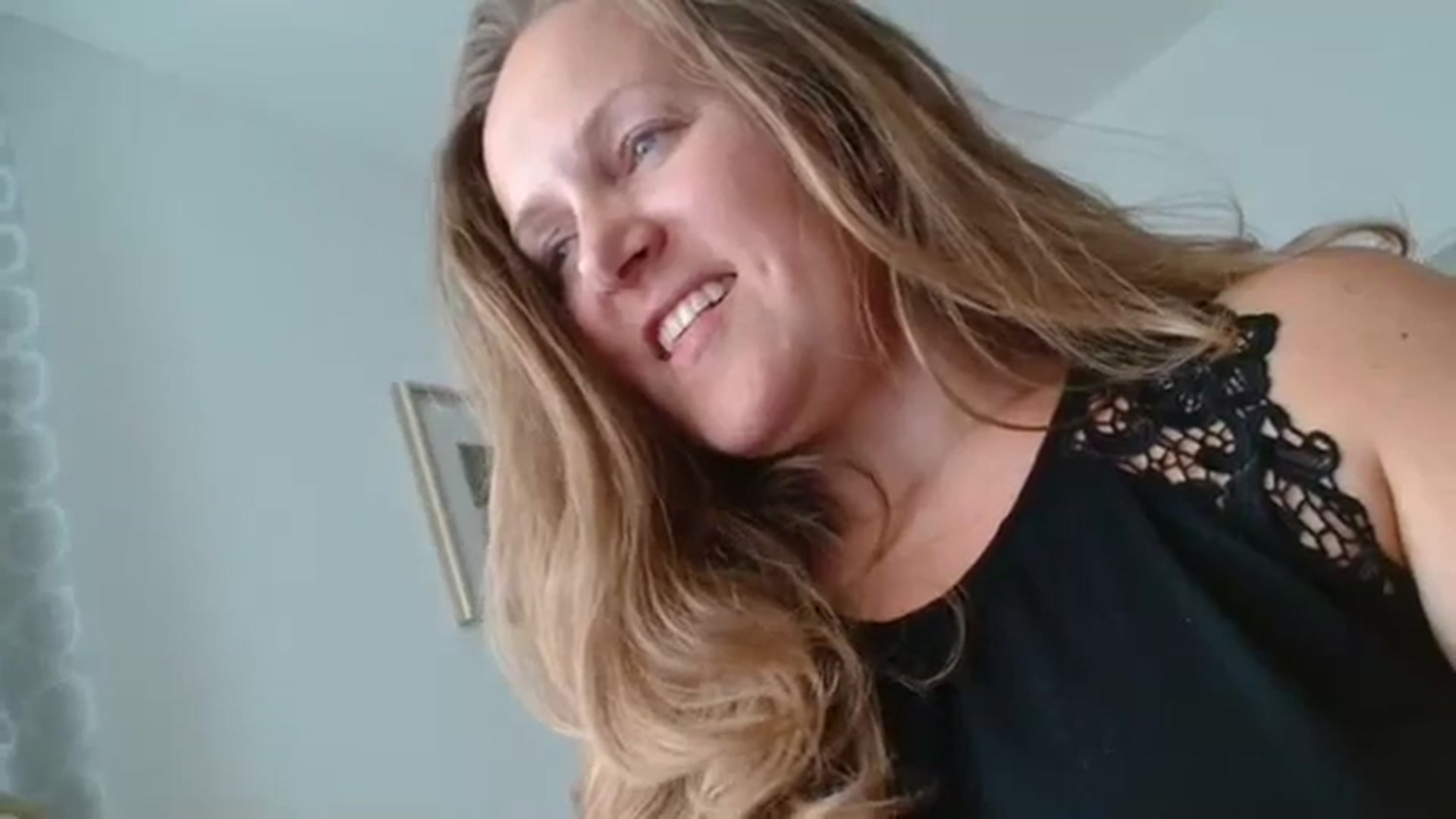Gallery image thumbnail from JustLily's myfreecams stream on, 09/18/2023, 13:00 image 10 of 20