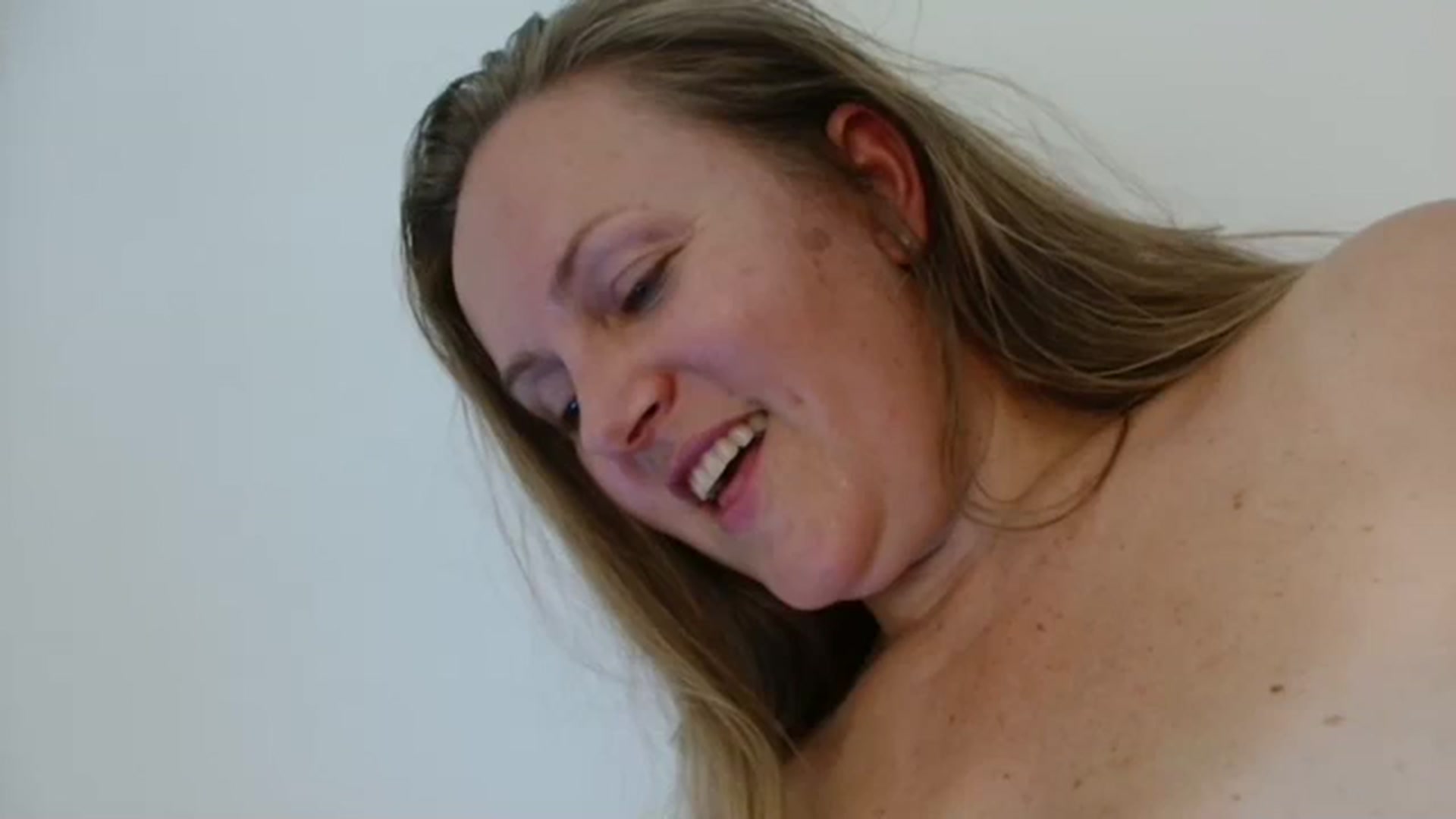 Gallery image thumbnail from JustLily's myfreecams stream on, 09/18/2023, 14:00 image 18 of 20