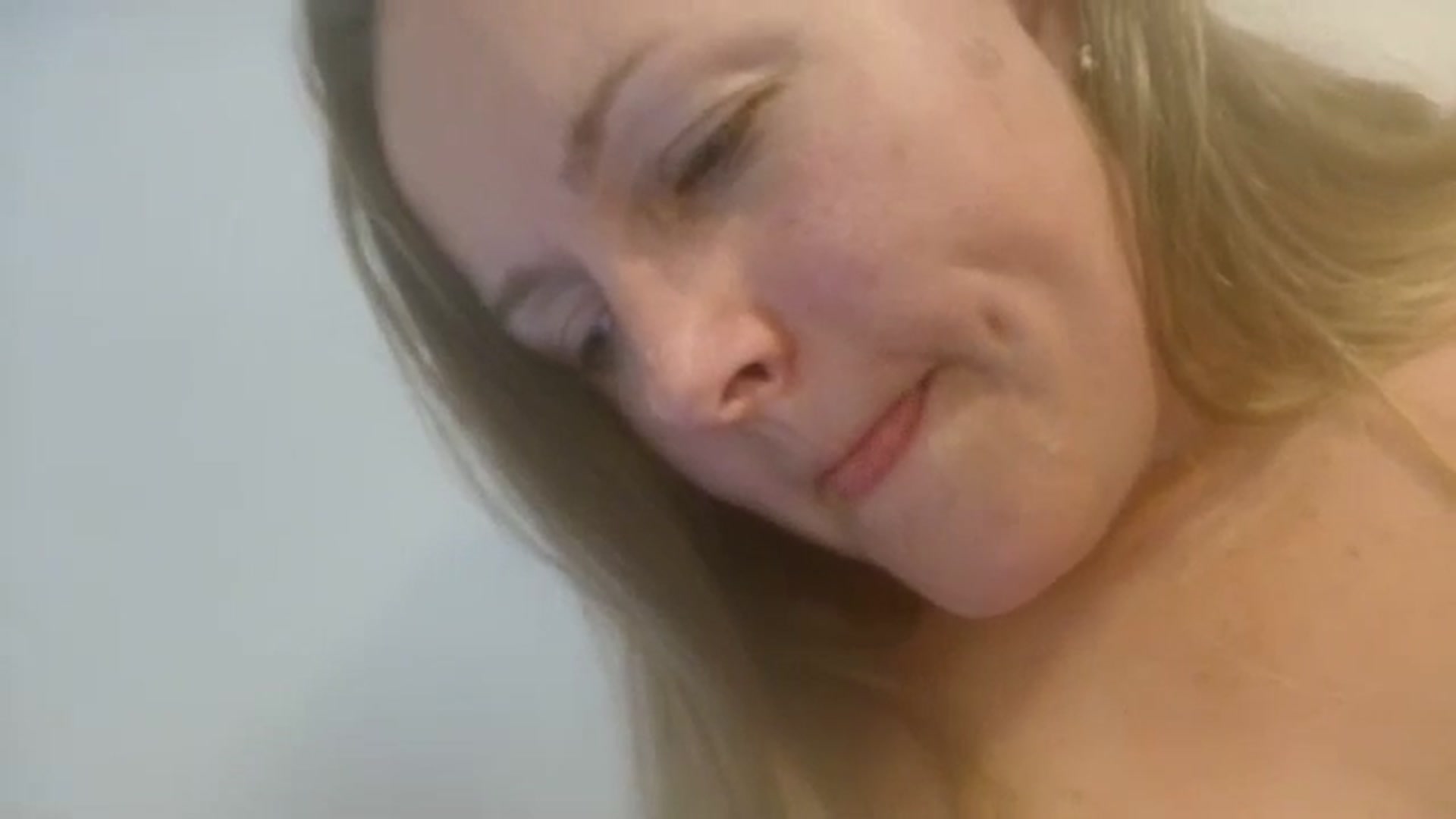 Gallery image thumbnail from JustLily's myfreecams stream on, 10/06/2023, 15:05 image 12 of 20