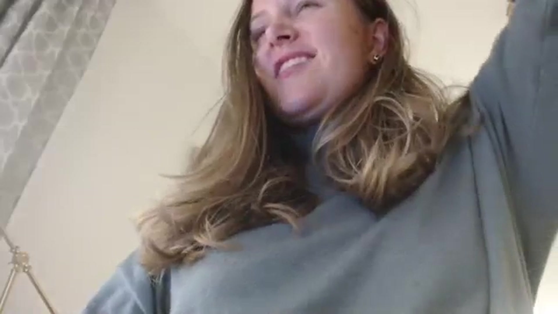 Gallery image thumbnail from JustLily's myfreecams stream on, 10/10/2023, 21:57 image 15 of 20
