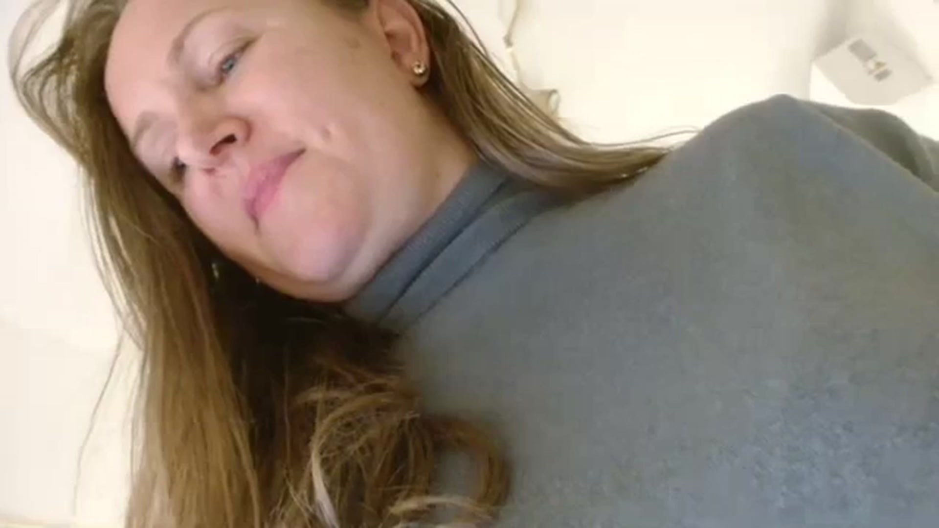 Gallery image thumbnail from JustLily's myfreecams stream on, 10/10/2023, 21:57 image 18 of 20
