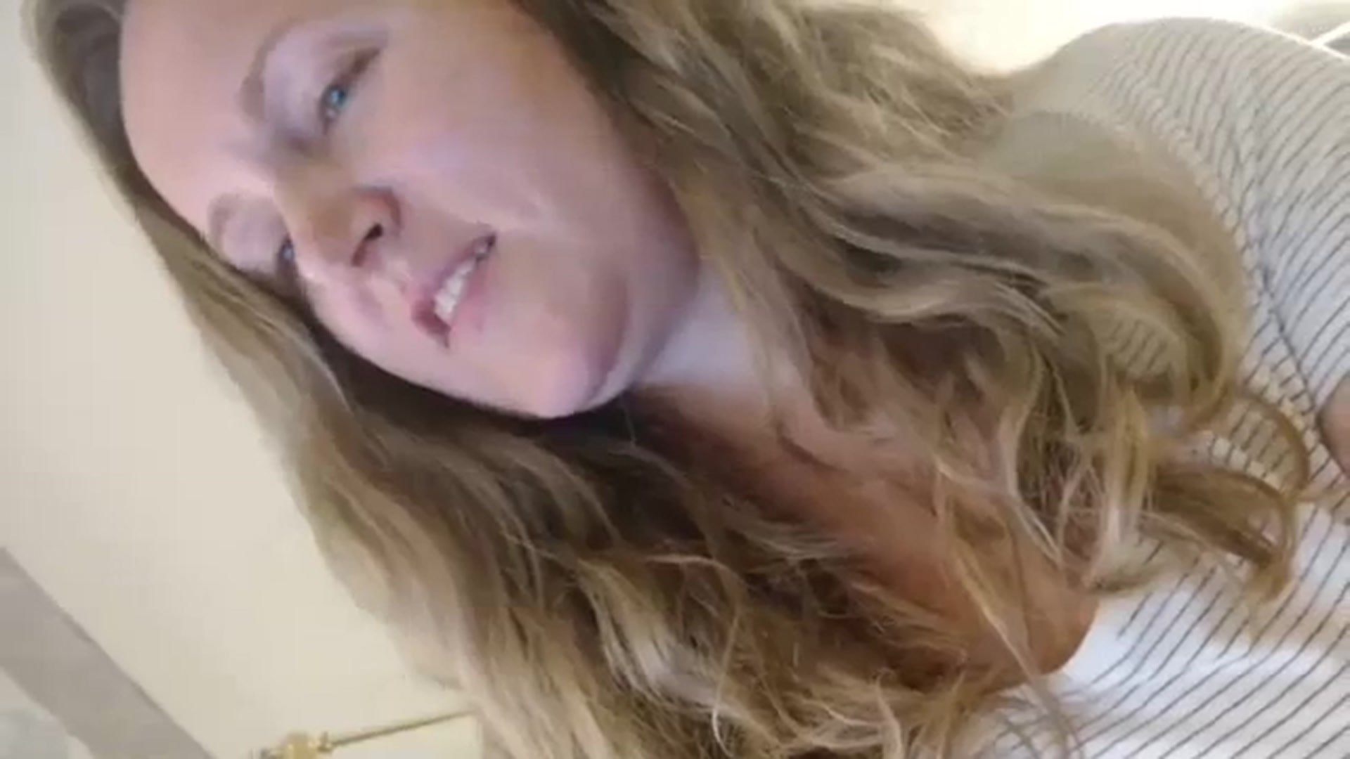 Gallery image thumbnail from JustLily's myfreecams stream on, 10/12/2023, 22:31 image 16 of 20