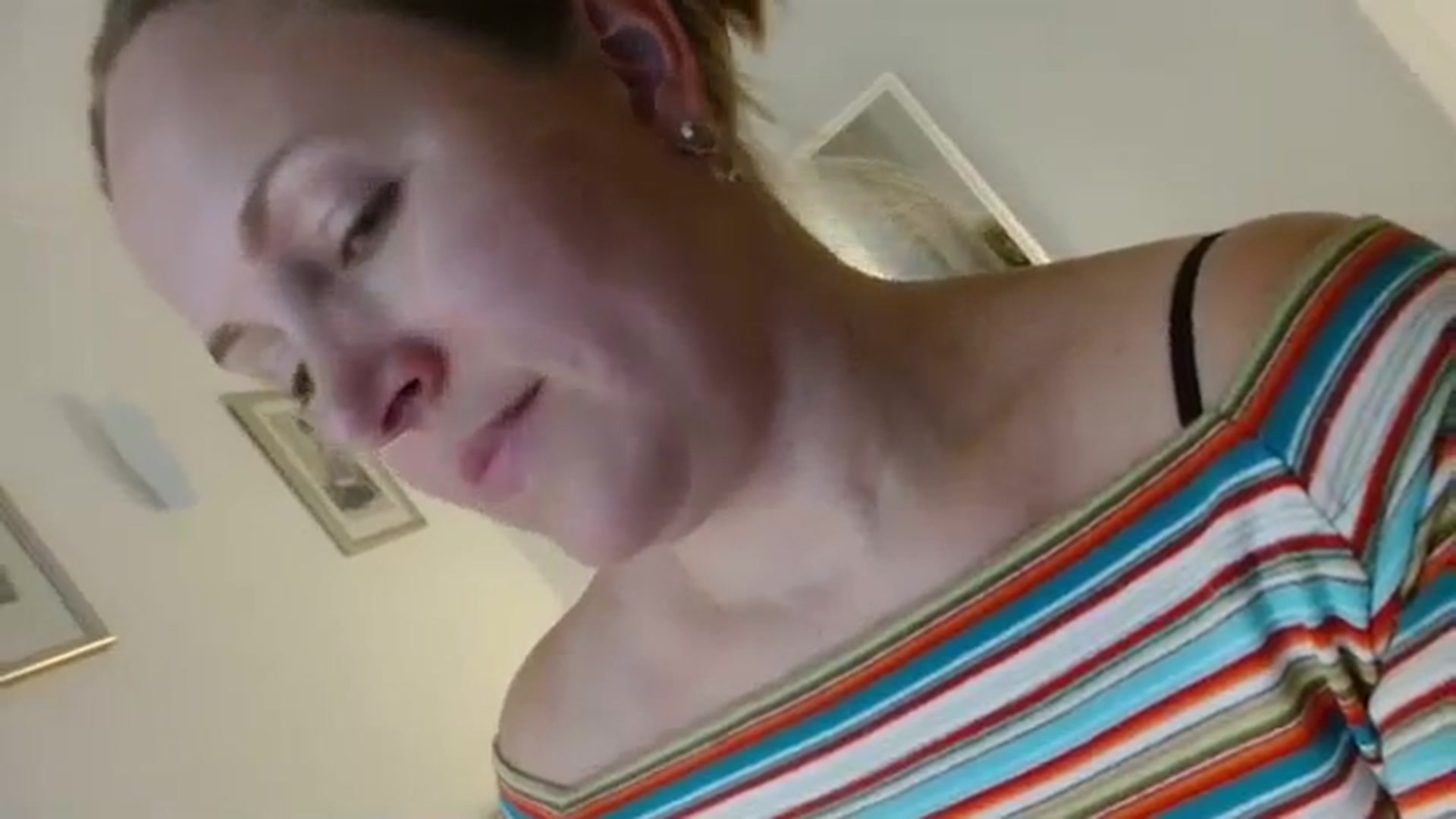 Gallery image thumbnail from JustLily's myfreecams stream on, 10/25/2023, 12:43 image 10 of 20
