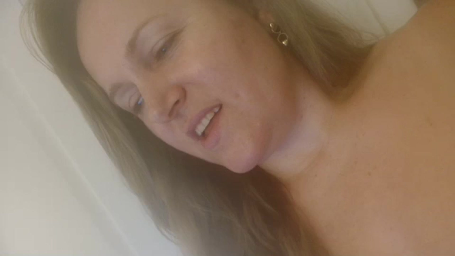 Gallery image thumbnail from JustLily's myfreecams stream on, 10/25/2023, 16:01 image 10 of 20