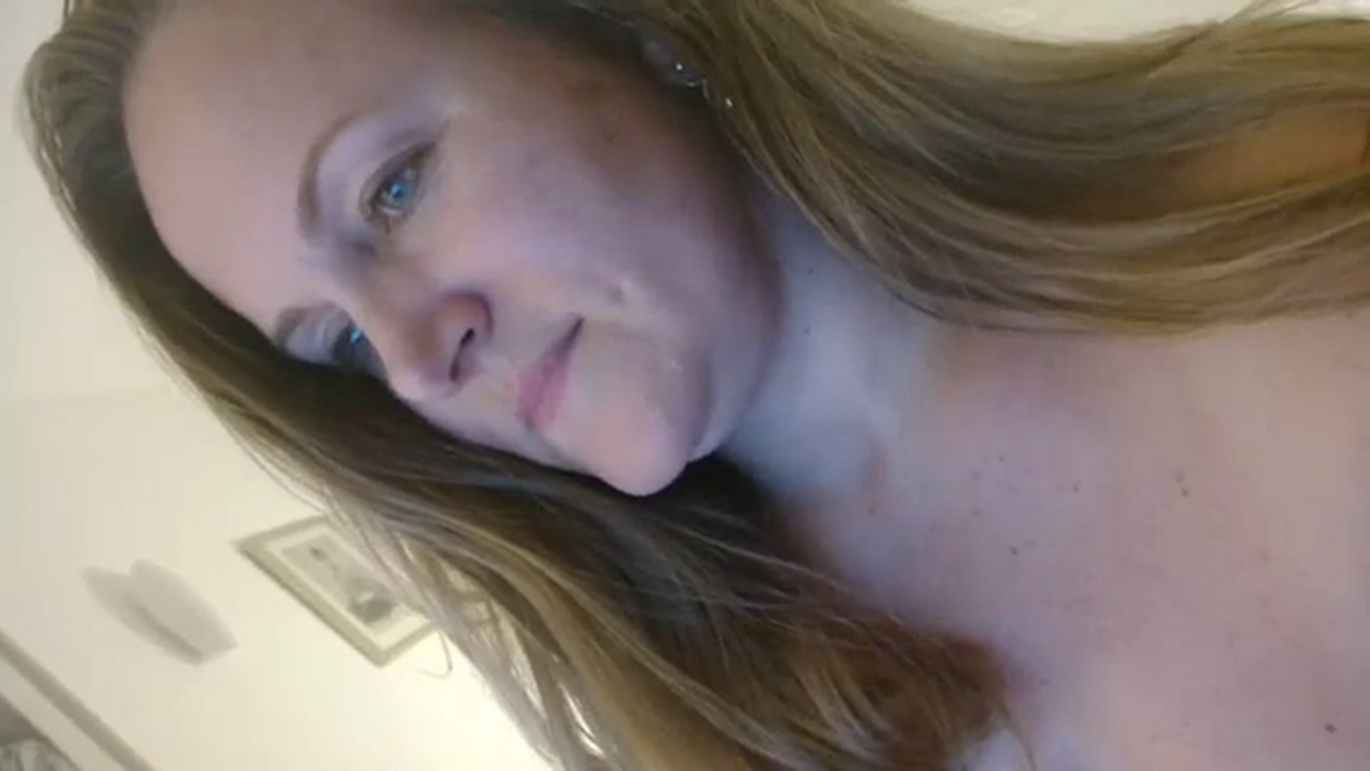 Gallery image thumbnail from JustLily's myfreecams stream on, 11/08/2023, 01:06 image 9 of 20