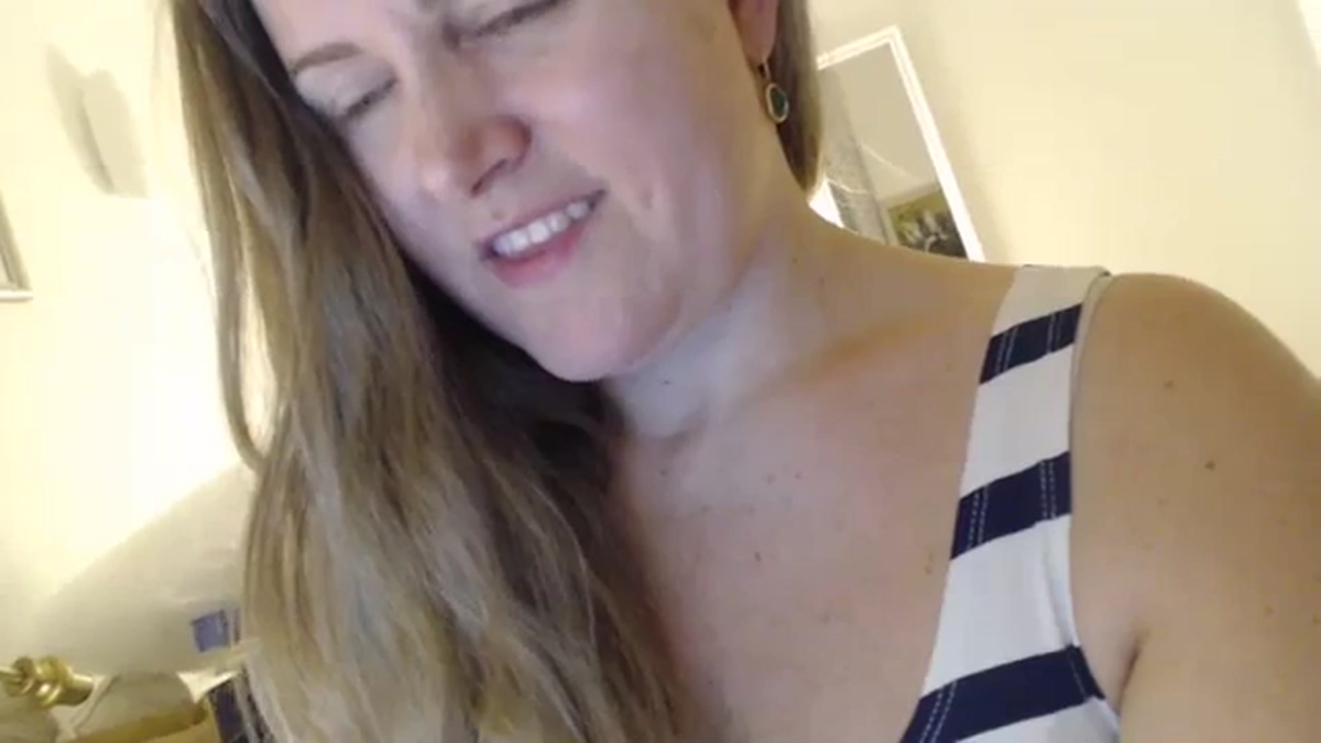 Gallery image thumbnail from JustLily's myfreecams stream on, 12/15/2023, 17:38 image 6 of 20