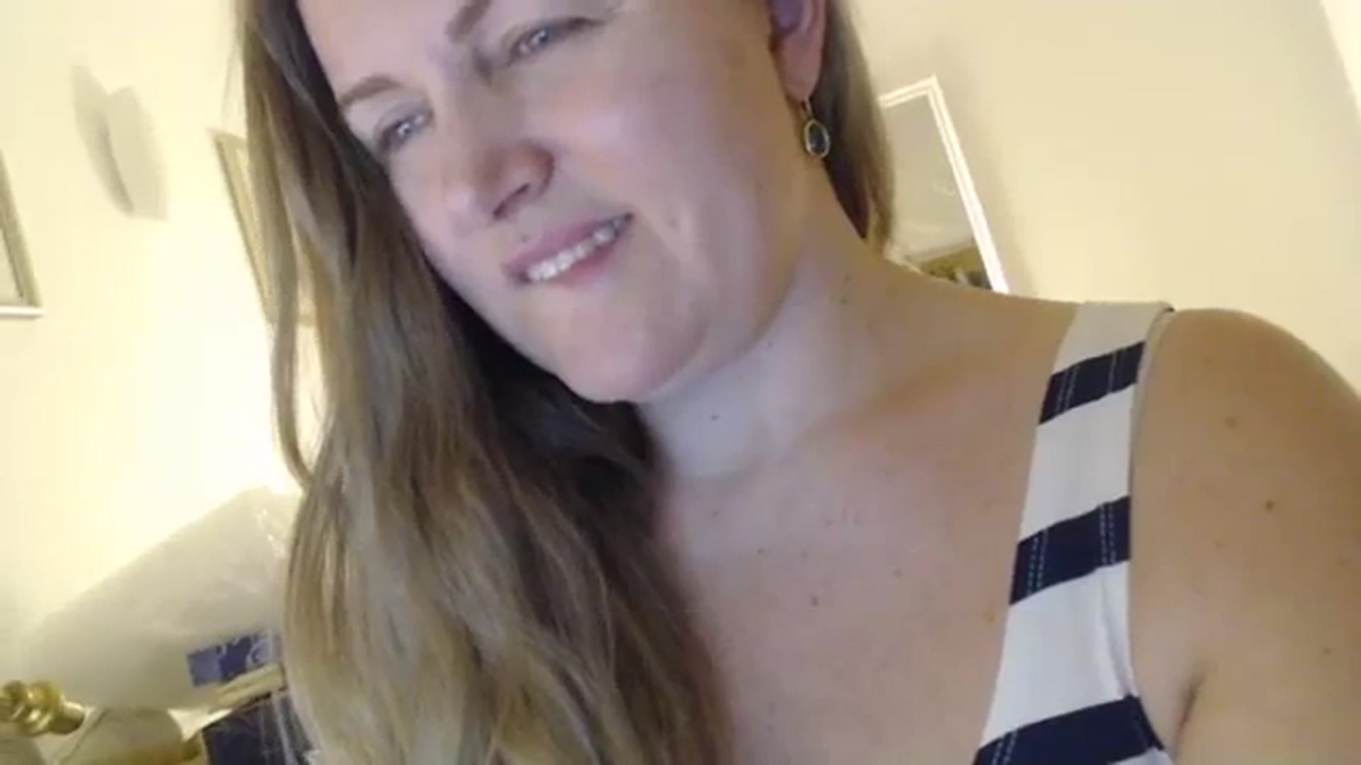 Gallery image thumbnail from JustLily's myfreecams stream on, 12/15/2023, 17:38 image 7 of 20