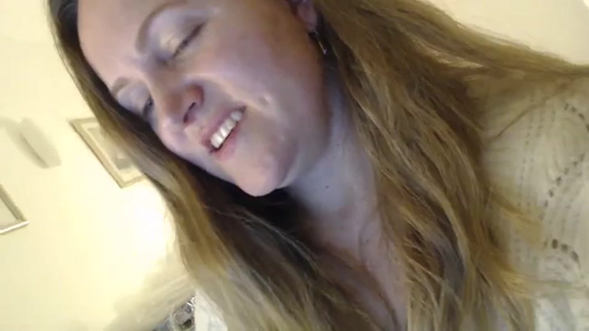 Gallery image thumbnail from JustLily's myfreecams stream on, 12/15/2023, 23:49 image 12 of 20