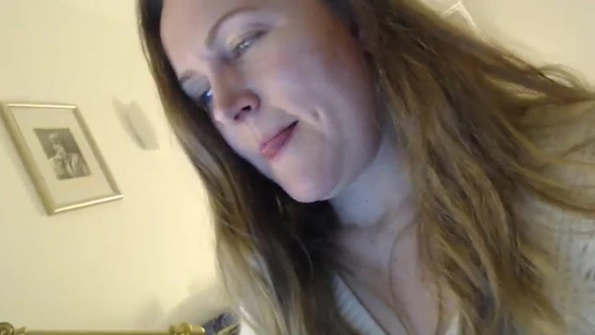 Gallery image thumbnail from JustLily's myfreecams stream on, 12/15/2023, 23:49 image 17 of 20