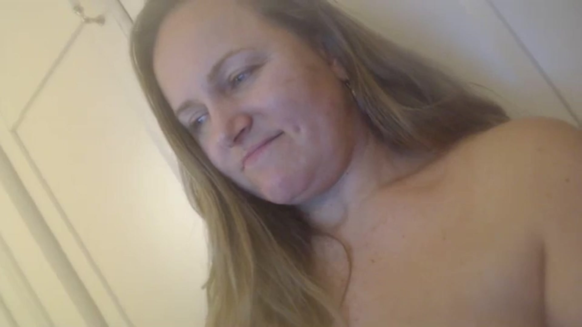 Gallery image thumbnail from JustLily's myfreecams stream on, 12/20/2023, 24:37 image 11 of 20