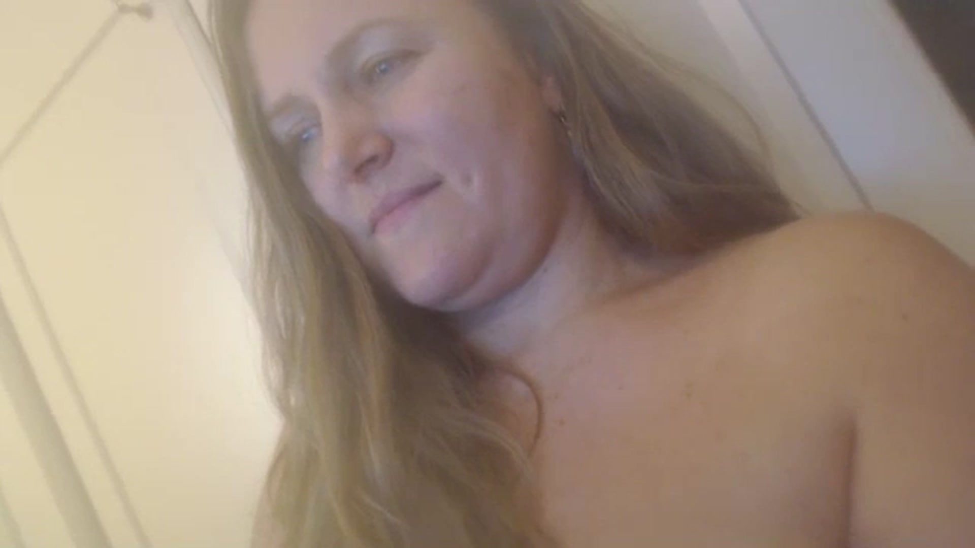 Gallery image thumbnail from JustLily's myfreecams stream on, 12/20/2023, 24:37 image 19 of 20