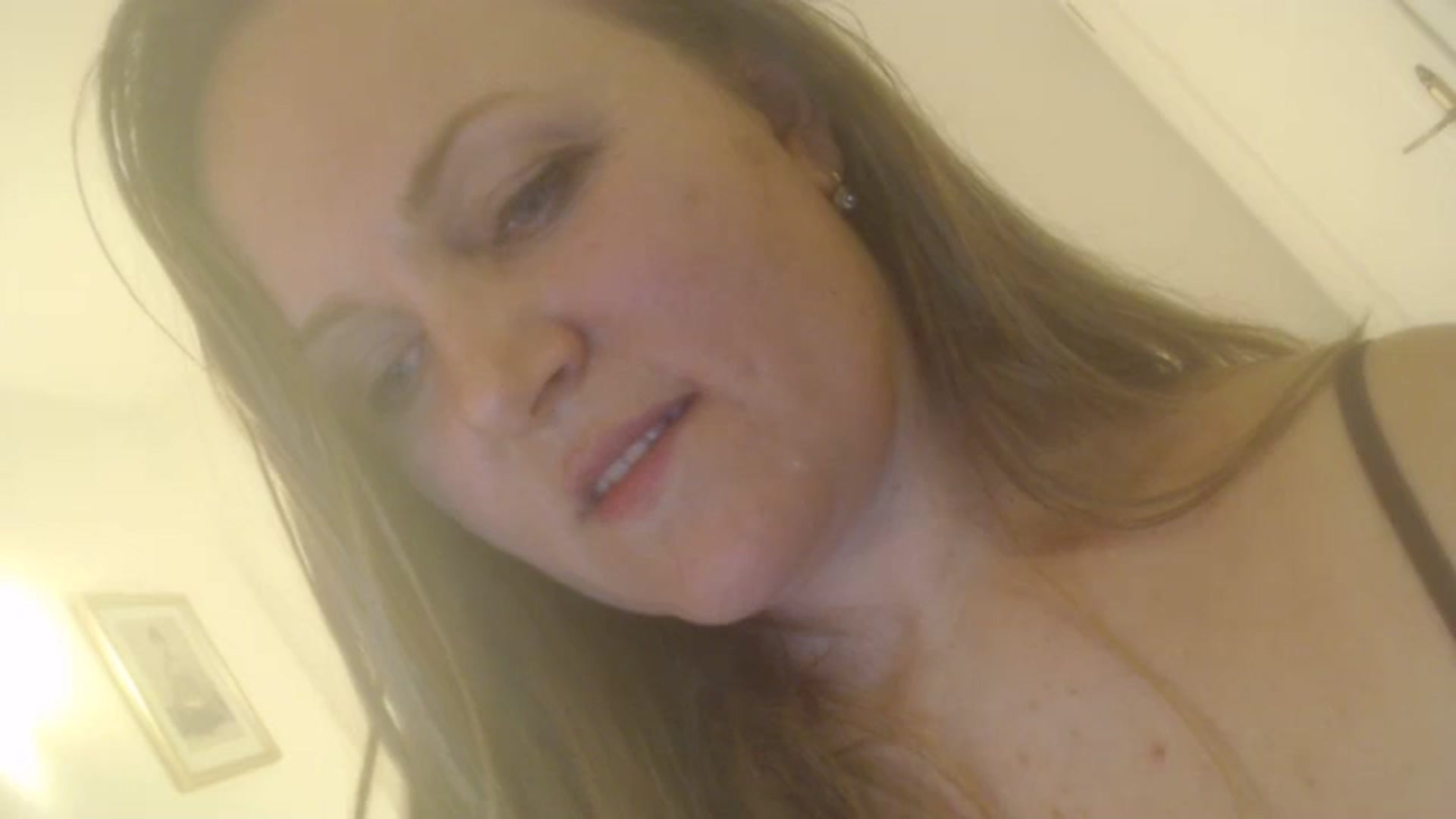 Gallery image thumbnail from JustLily's myfreecams stream on, 12/29/2023, 24:04 image 13 of 20
