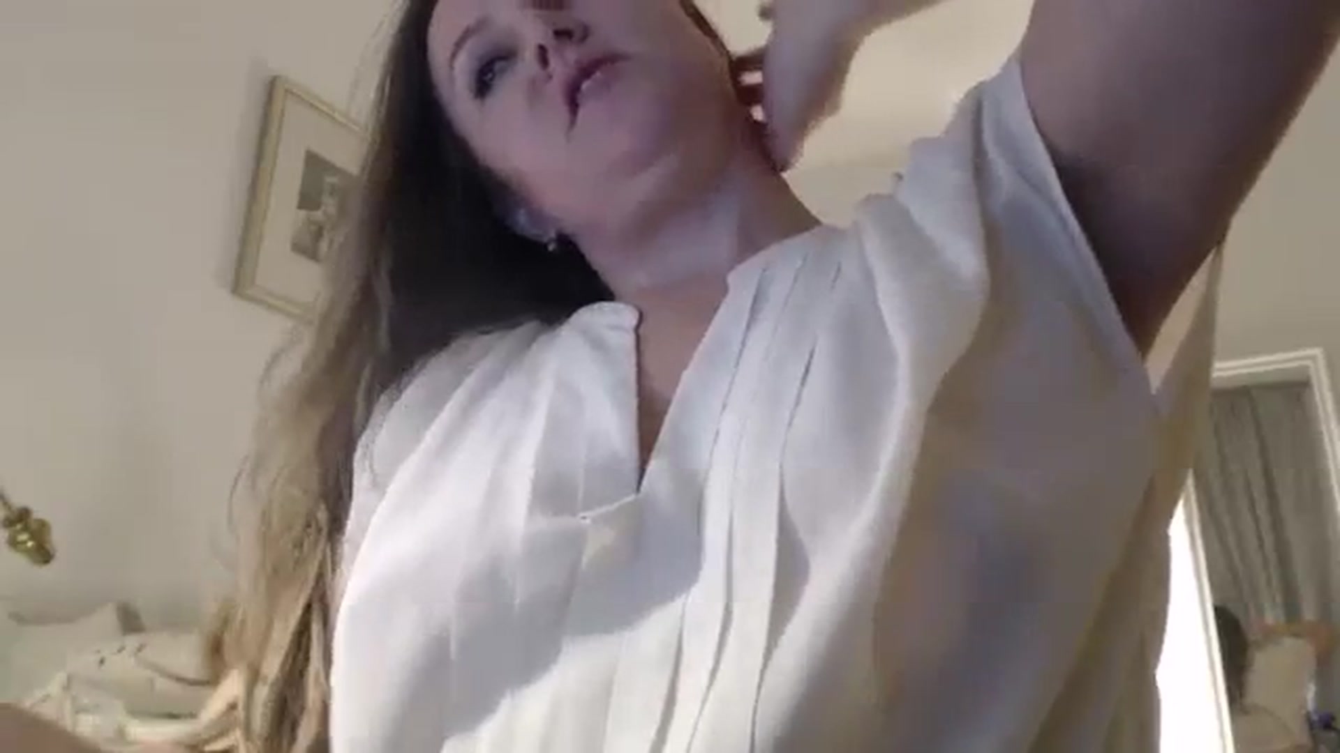 Gallery image thumbnail from JustLily's myfreecams stream on, 02/12/2024, 22:21 image 6 of 20