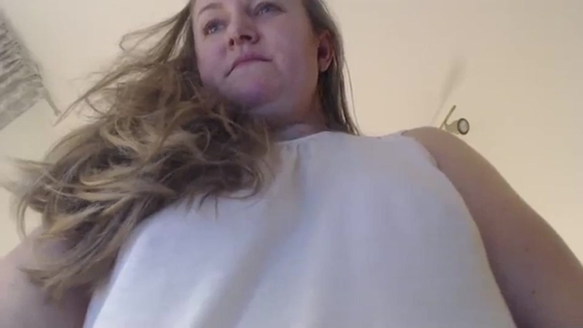 Gallery image thumbnail from JustLily's myfreecams stream on, 03/04/2024, 16:05 image 20 of 20