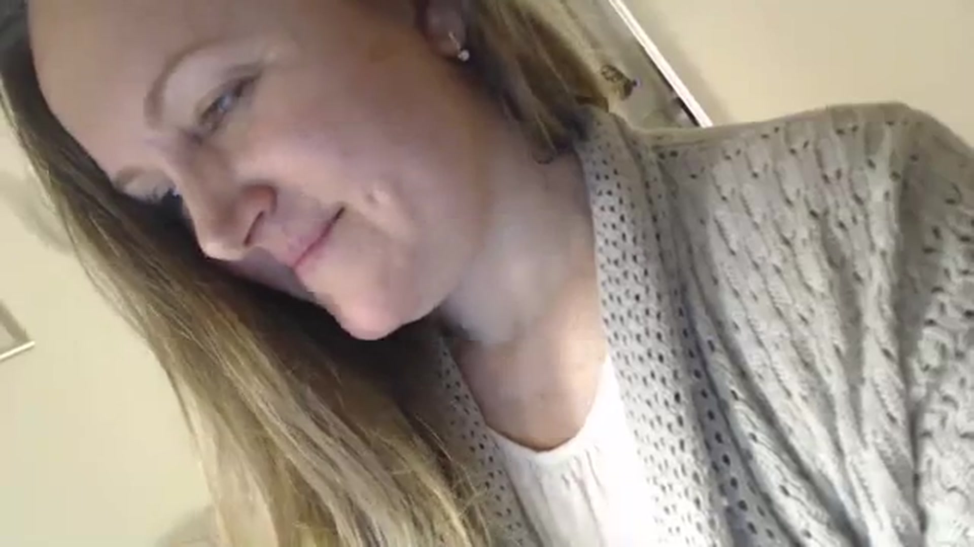 Gallery image thumbnail from JustLily's myfreecams stream on, 03/04/2024, 23:36 image 3 of 20