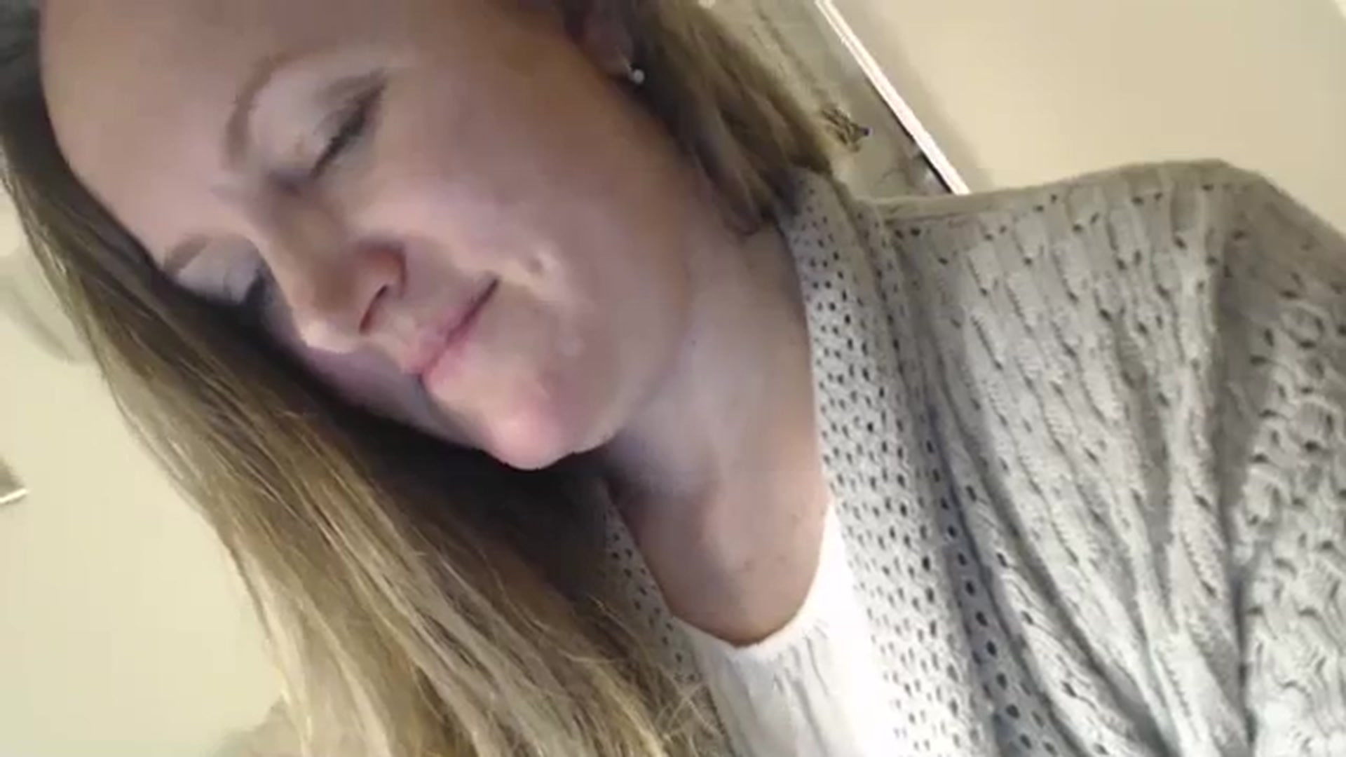Gallery image thumbnail from JustLily's myfreecams stream on, 03/04/2024, 23:36 image 7 of 20