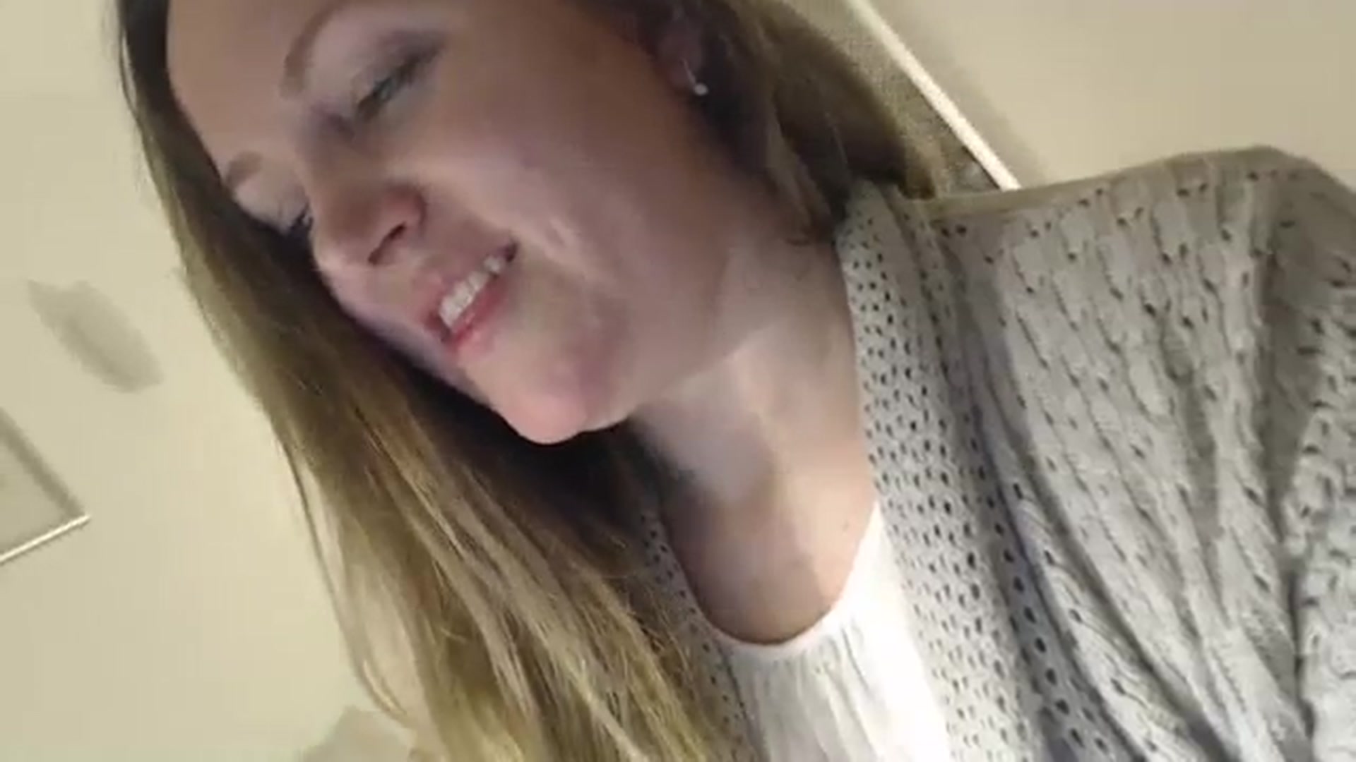 Gallery image thumbnail from JustLily's myfreecams stream on, 03/04/2024, 23:36 image 13 of 20