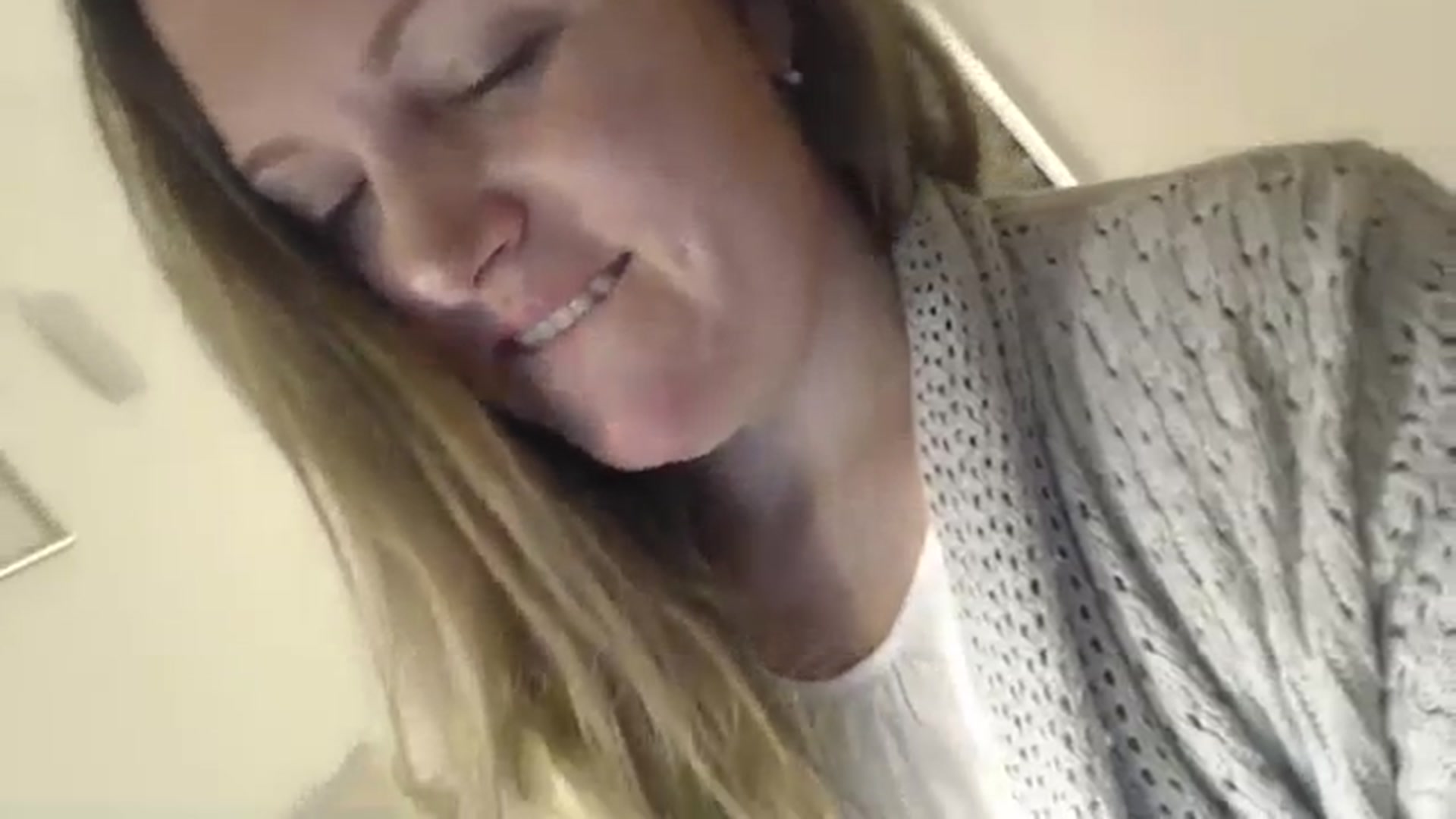 Gallery image thumbnail from JustLily's myfreecams stream on, 03/04/2024, 23:36 image 11 of 20