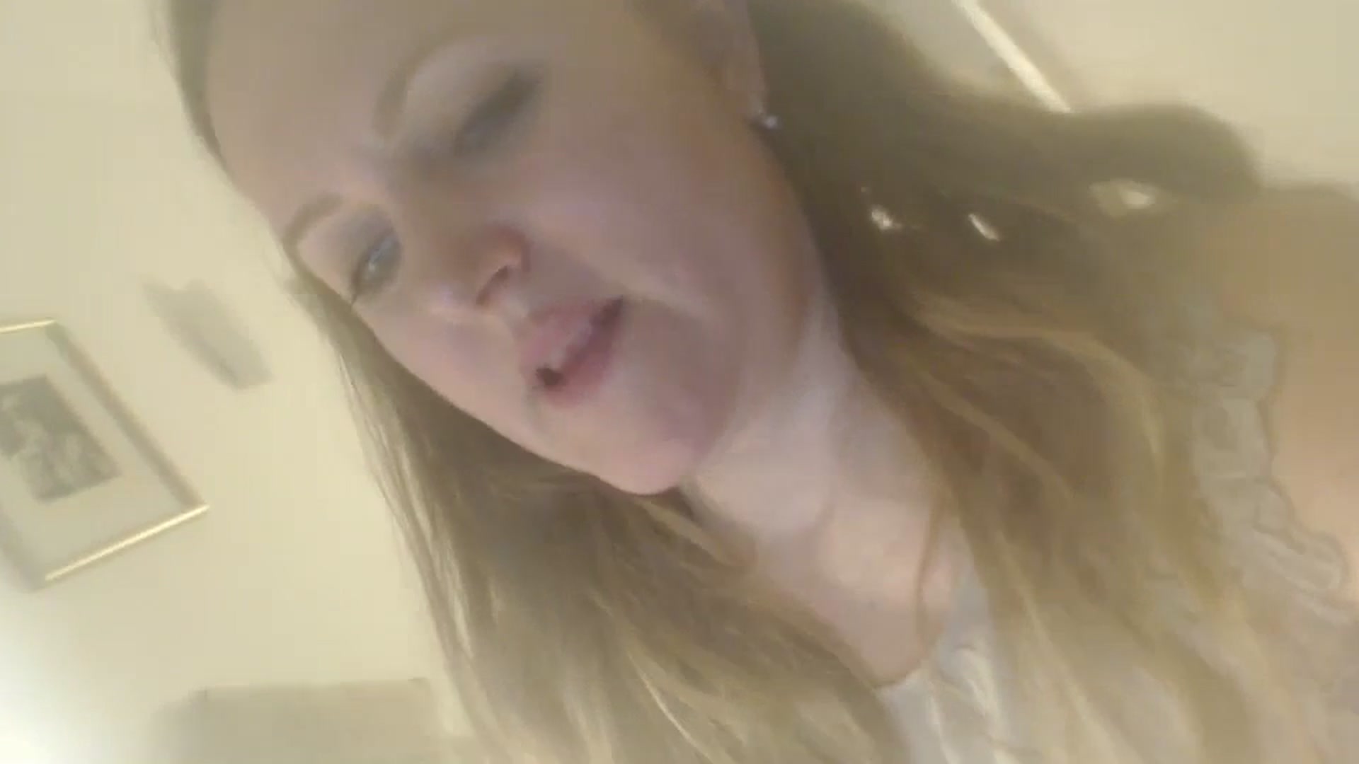 Gallery image thumbnail from JustLily's myfreecams stream on, 03/09/2024, 24:10 image 12 of 20