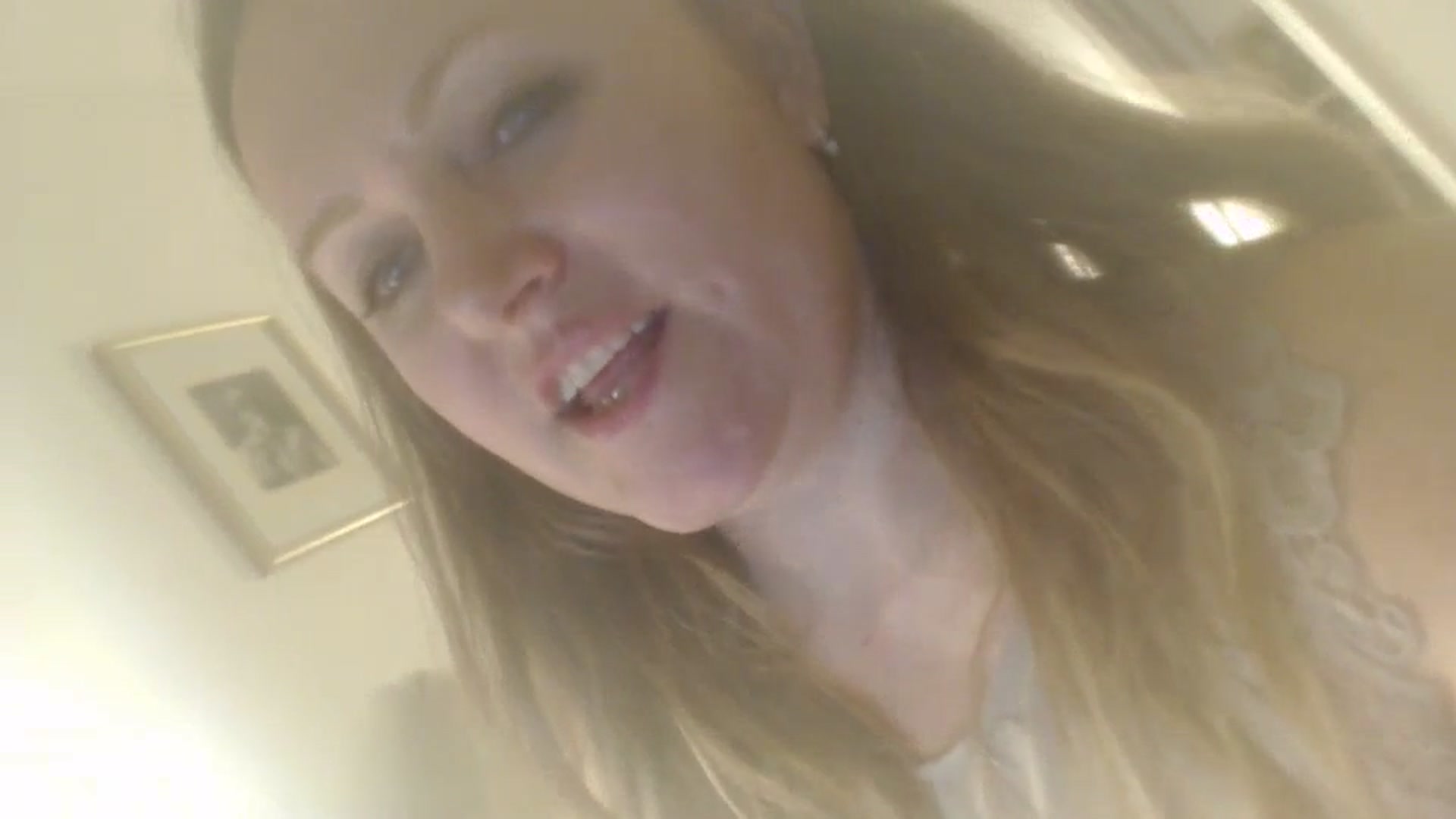 Gallery image thumbnail from JustLily's myfreecams stream on, 03/09/2024, 24:10 image 14 of 20