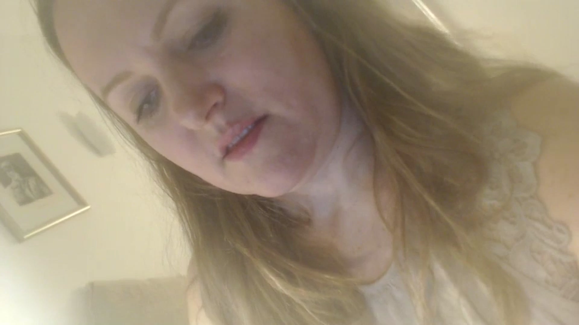 Gallery image thumbnail from JustLily's myfreecams stream on, 03/09/2024, 24:10 image 8 of 20
