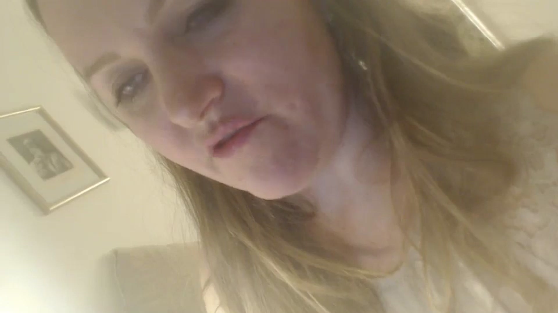 Gallery image thumbnail from JustLily's myfreecams stream on, 03/09/2024, 24:10 image 7 of 20
