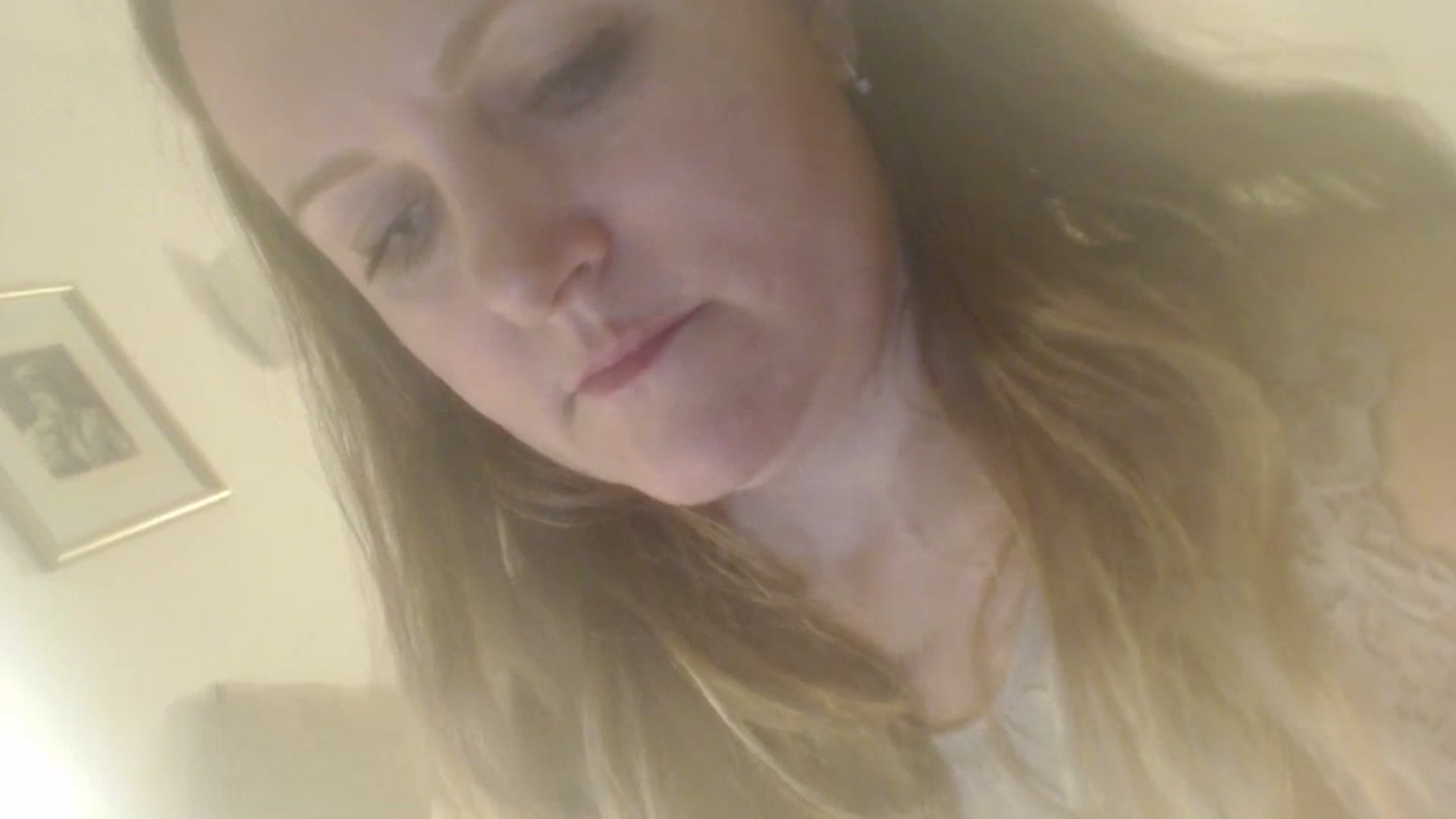 Gallery image thumbnail from JustLily's myfreecams stream on, 03/09/2024, 24:10 image 16 of 20