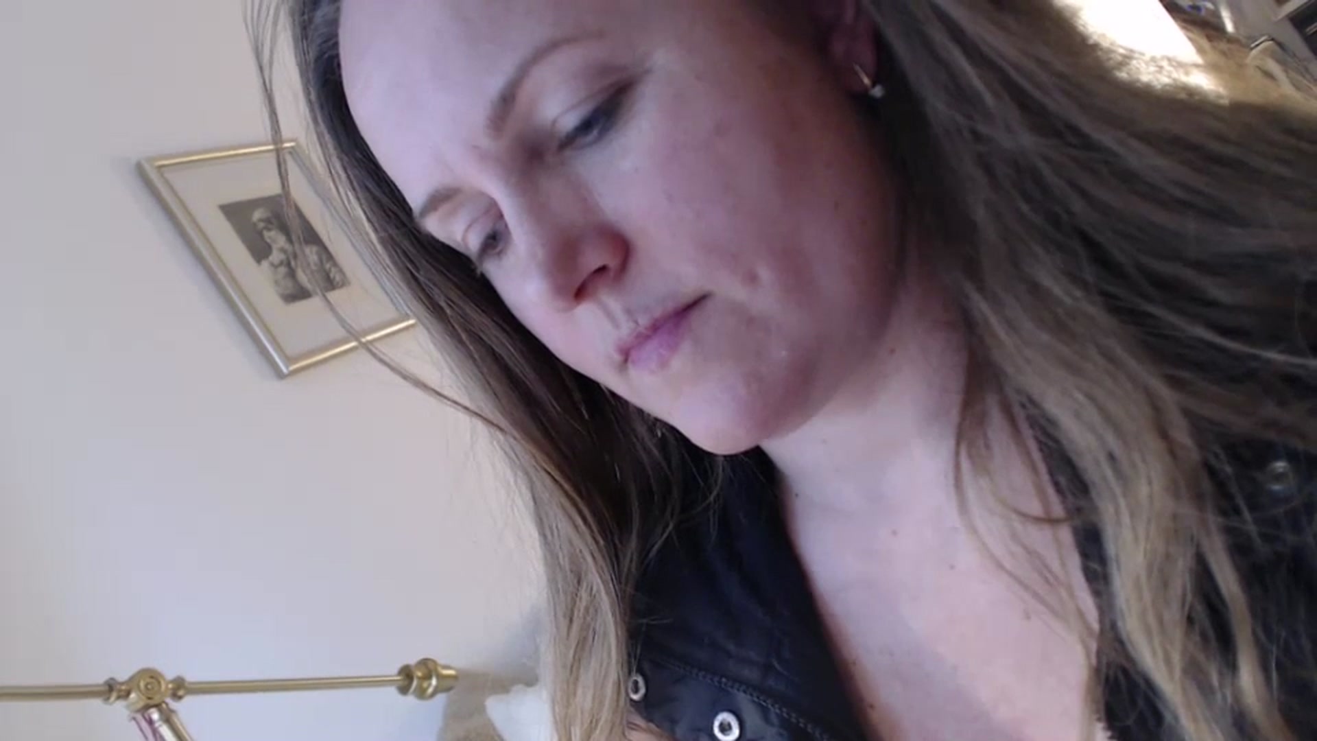 Gallery image thumbnail from JustLily's myfreecams stream on, 03/11/2024, 12:47 image 10 of 20