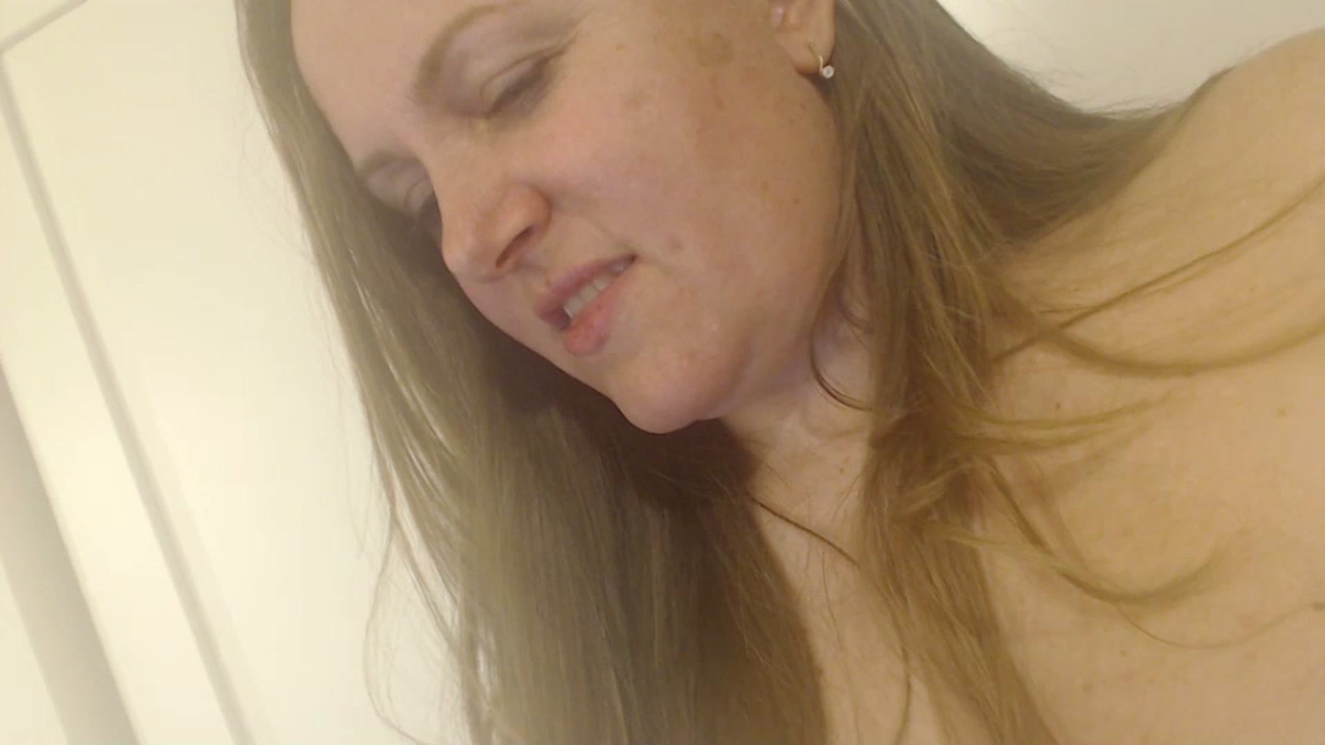 Gallery image thumbnail from JustLily's myfreecams stream on, 03/26/2024, 24:30 image 14 of 20