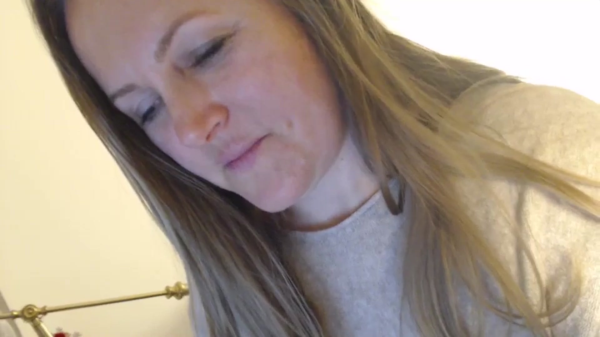 Gallery image thumbnail from JustLily's myfreecams stream on, 04/17/2024, 21:46 image 9 of 20
