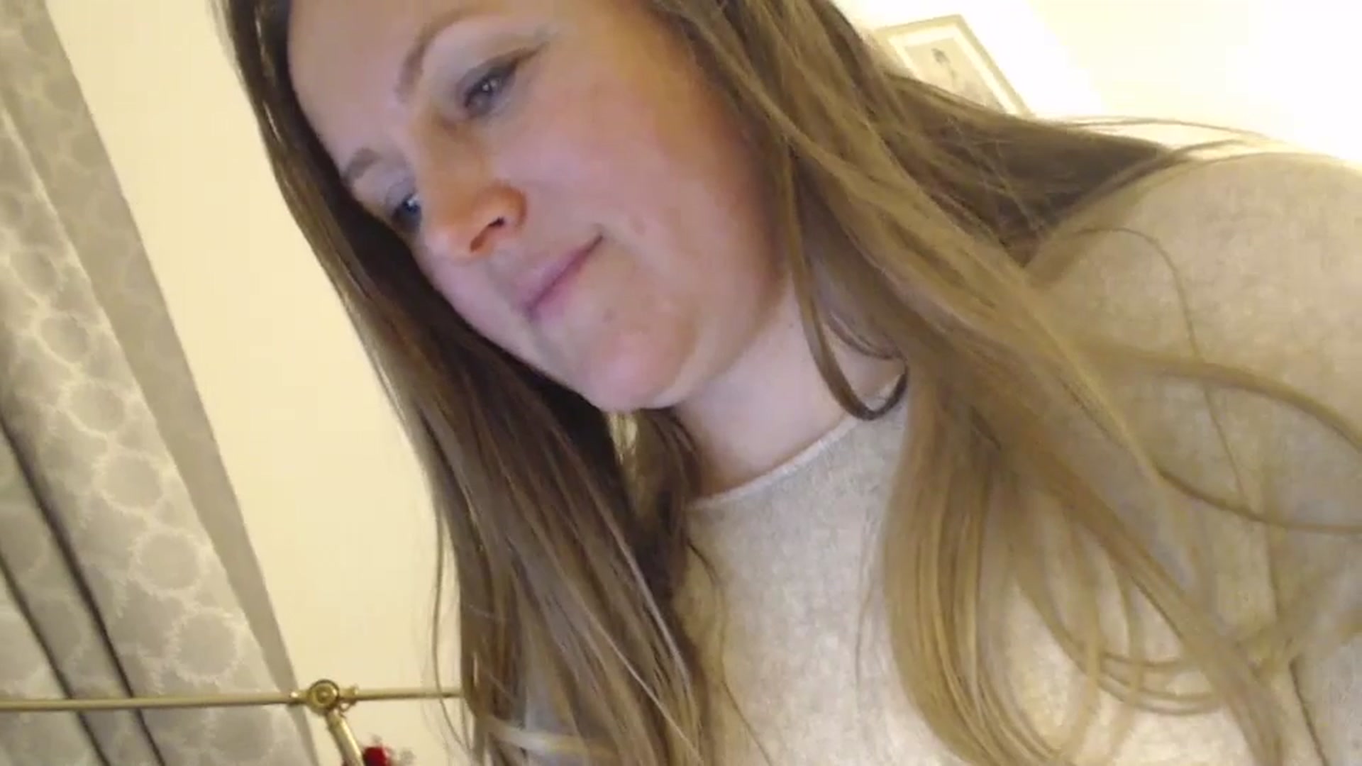 Gallery image thumbnail from JustLily's myfreecams stream on, 04/17/2024, 21:46 image 10 of 20