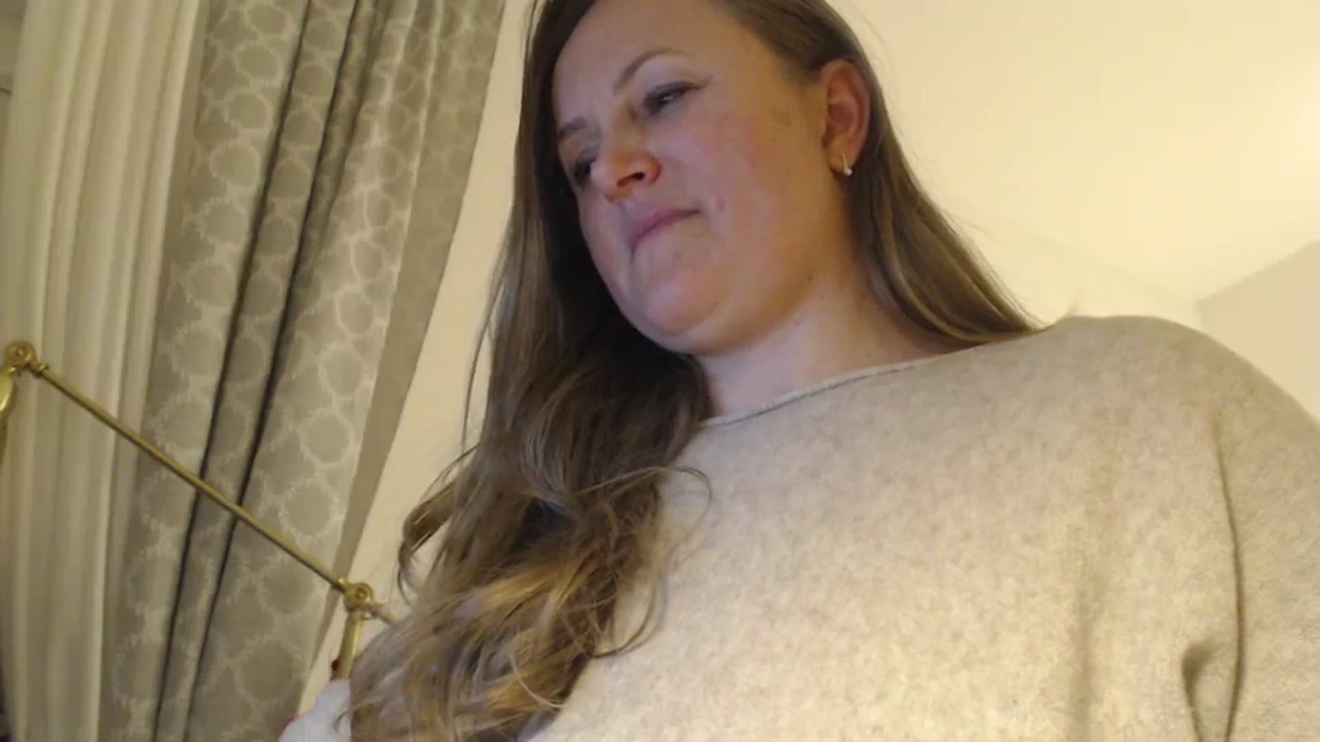 Gallery image thumbnail from JustLily's myfreecams stream on, 04/17/2024, 21:46 image 15 of 20