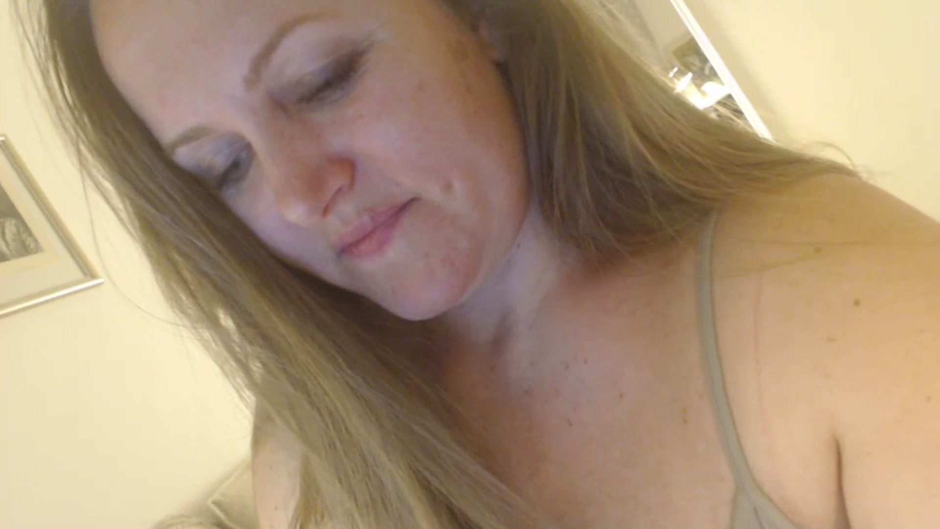 Gallery image thumbnail from JustLily's myfreecams stream on, 04/22/2024, 23:22 image 3 of 20