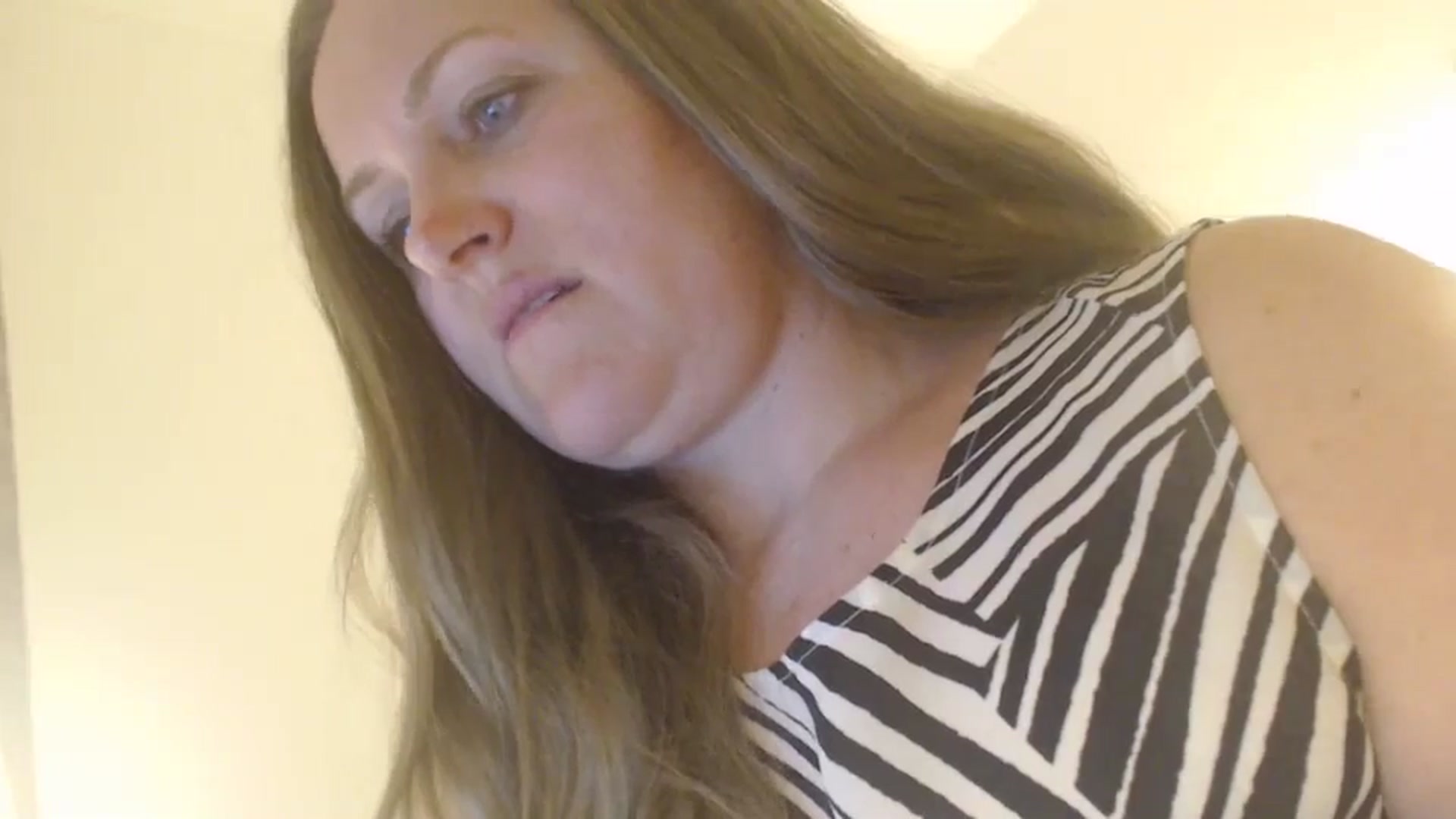 Gallery image thumbnail from JustLily's myfreecams stream on, 05/06/2024, 22:36 image 20 of 20