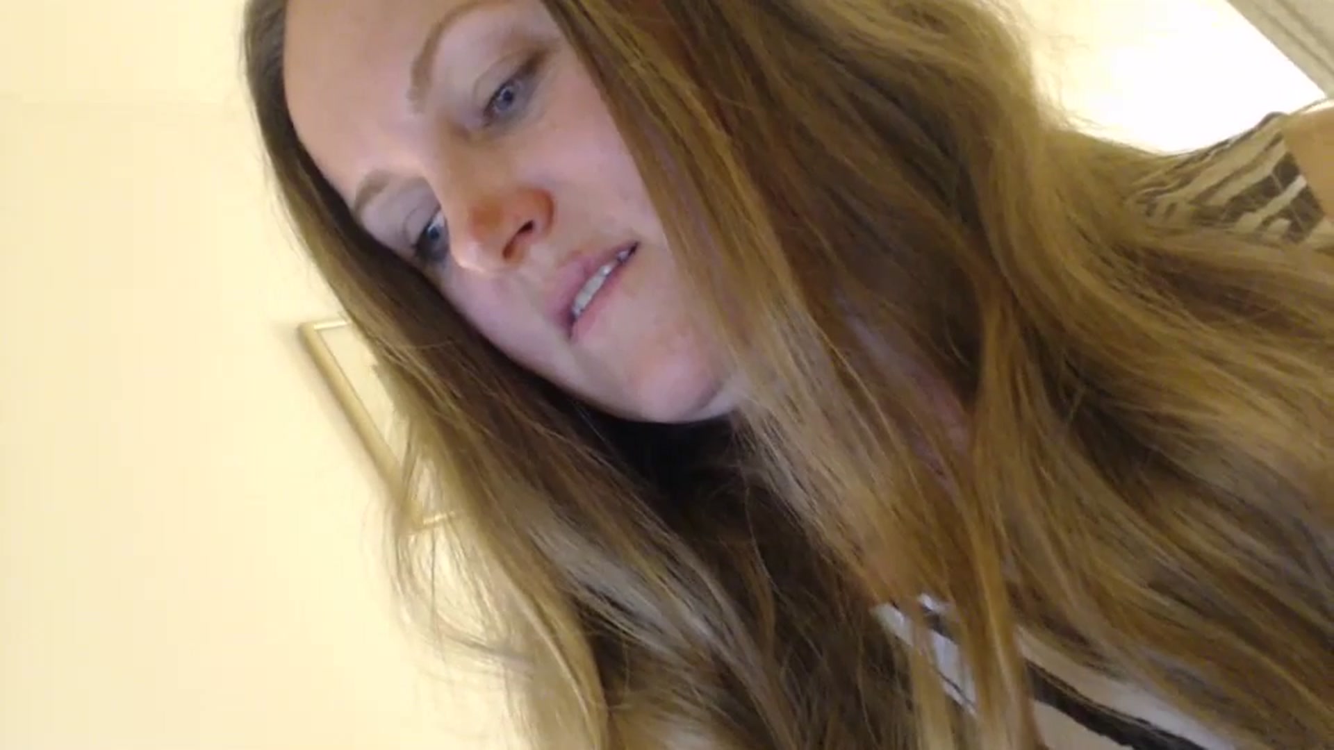 Gallery image thumbnail from JustLily's myfreecams stream on, 05/06/2024, 22:52 image 15 of 20