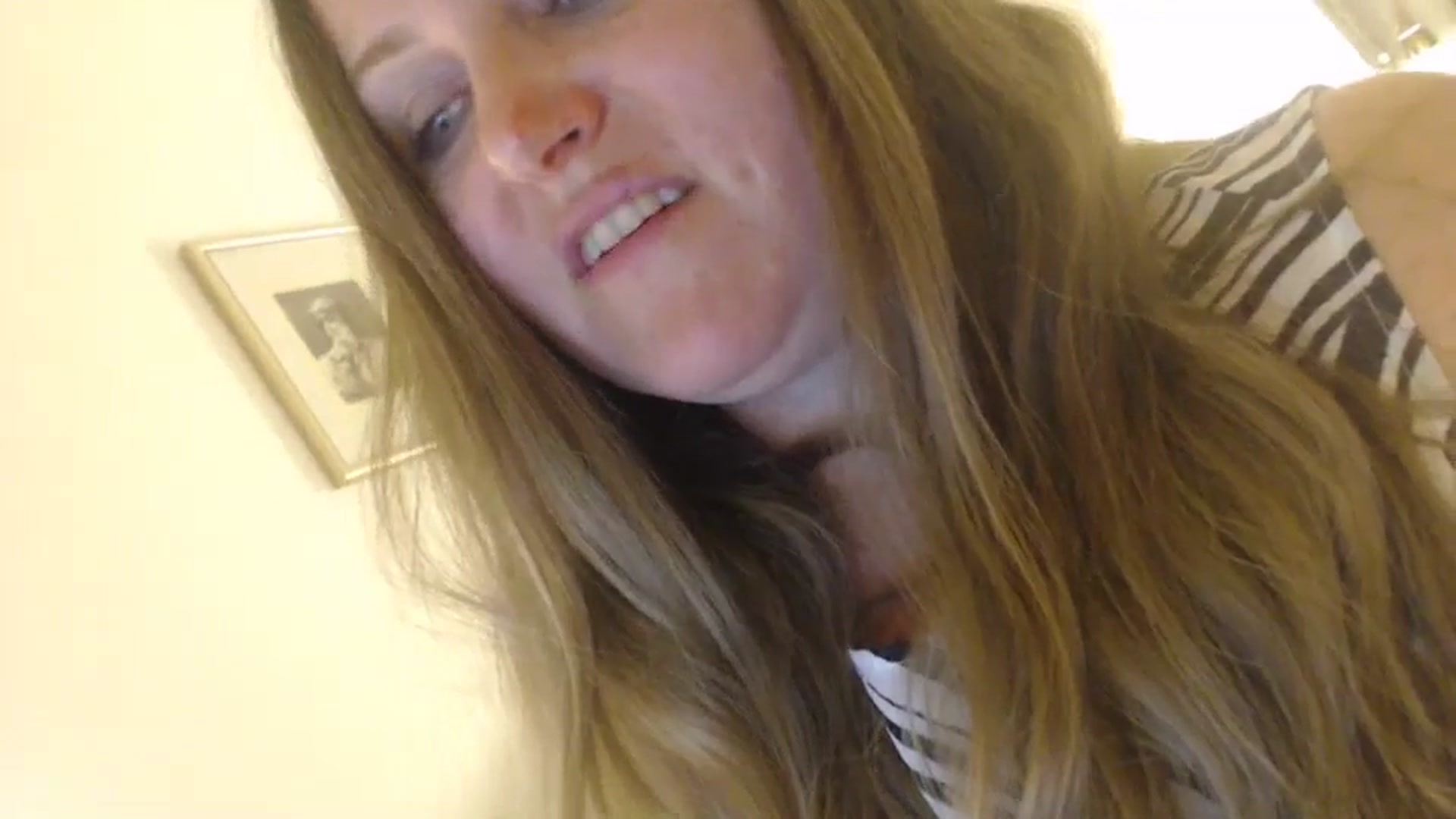 Gallery image thumbnail from JustLily's myfreecams stream on, 05/06/2024, 22:52 image 16 of 20