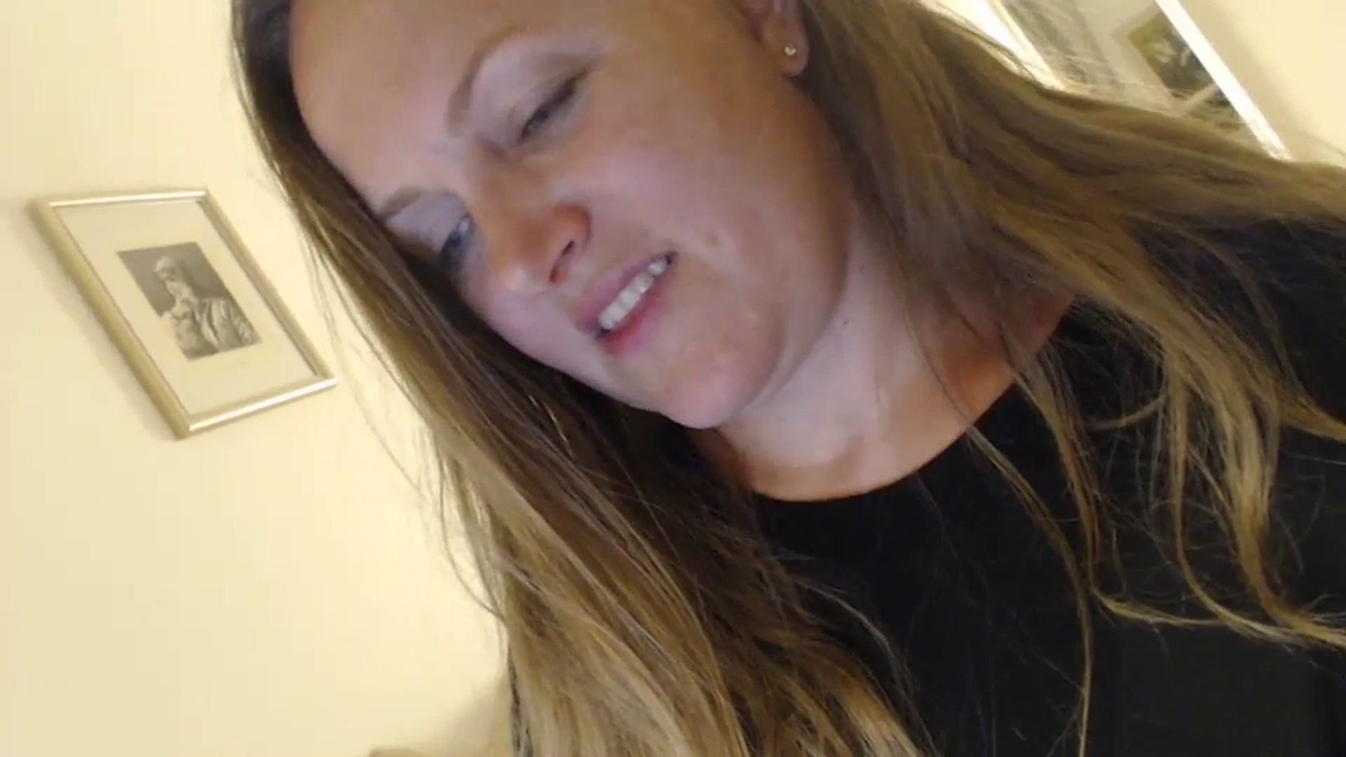 Gallery image thumbnail from JustLily's myfreecams stream on, 05/20/2024, 22:30 image 16 of 20