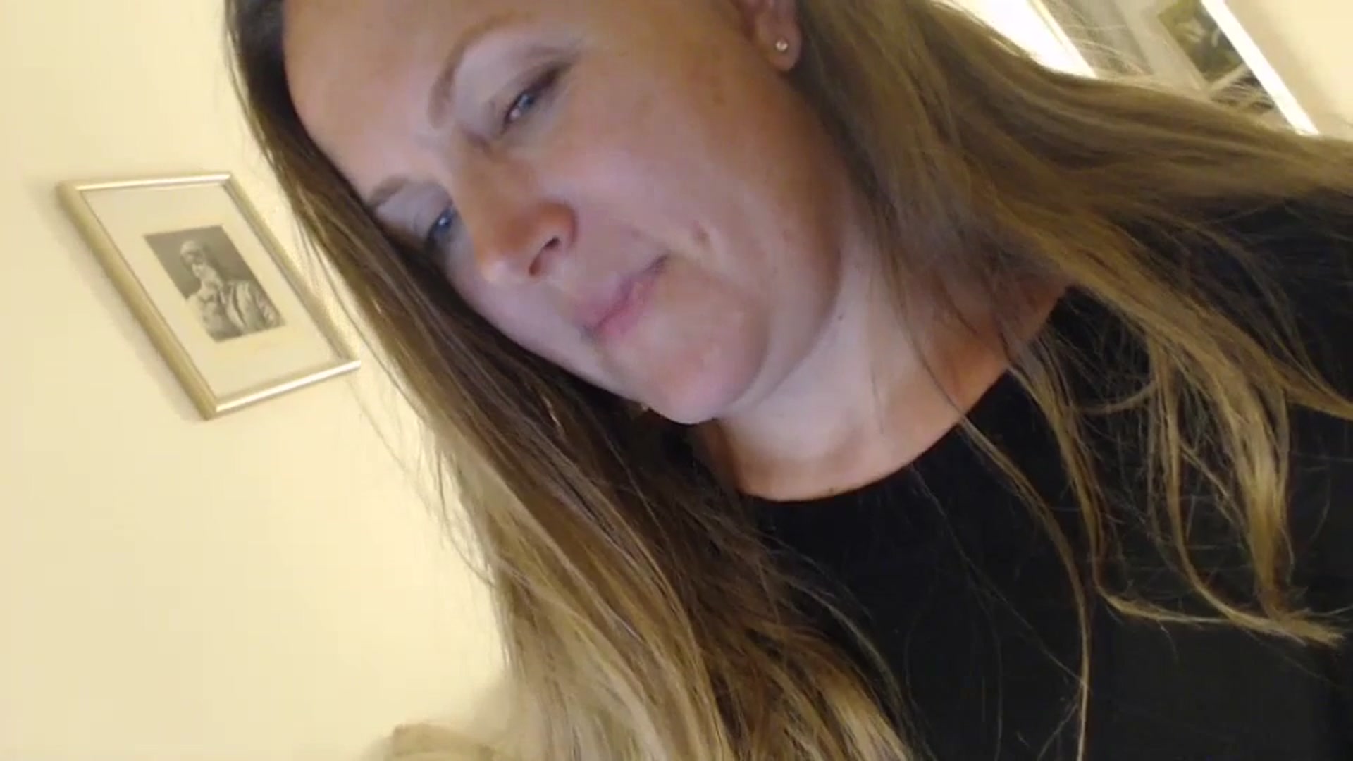 Gallery image thumbnail from JustLily's myfreecams stream on, 05/20/2024, 22:30 image 15 of 20