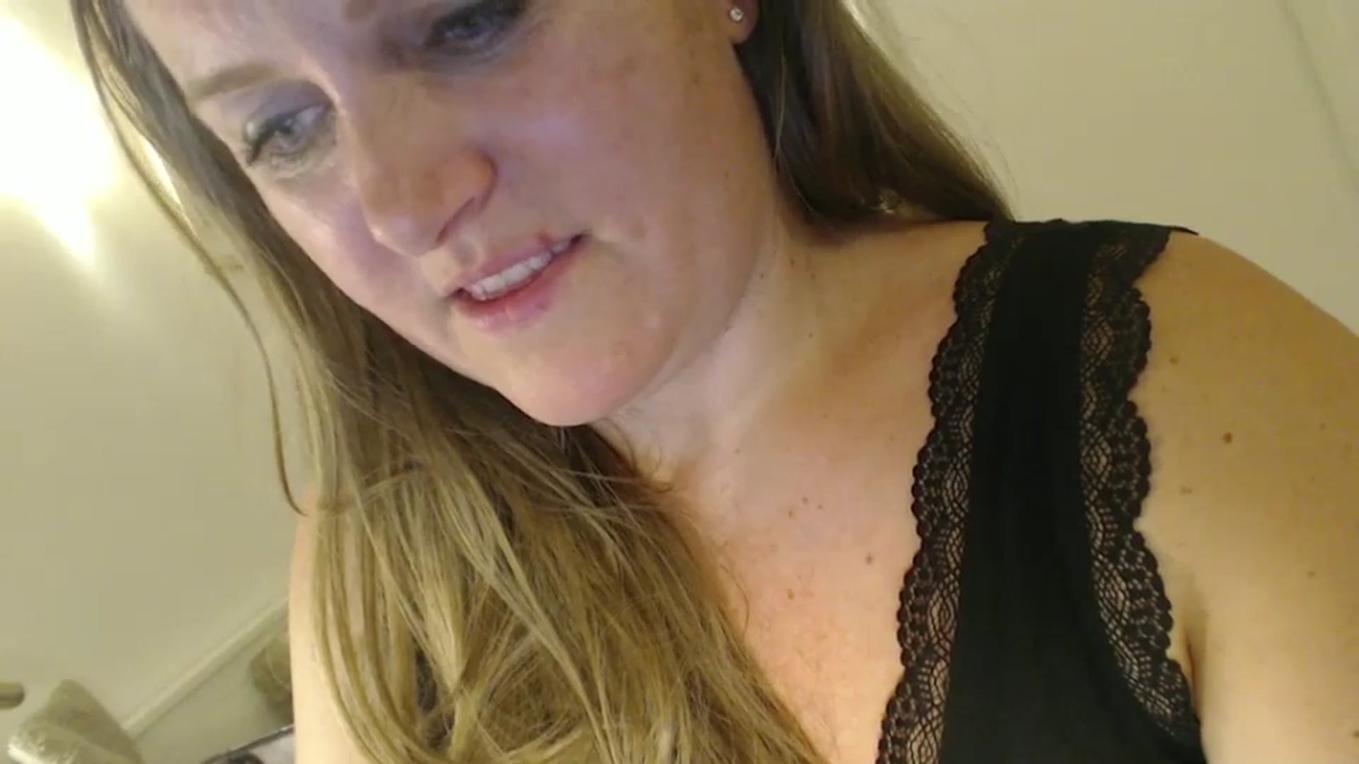 Gallery image thumbnail from JustLily's myfreecams stream on, 06/04/2024, 23:36 image 19 of 20
