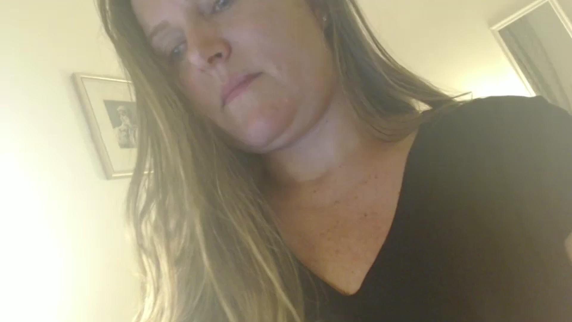 Gallery image thumbnail from JustLily's myfreecams stream on, 06/07/2024, 21:40 image 1 of 20