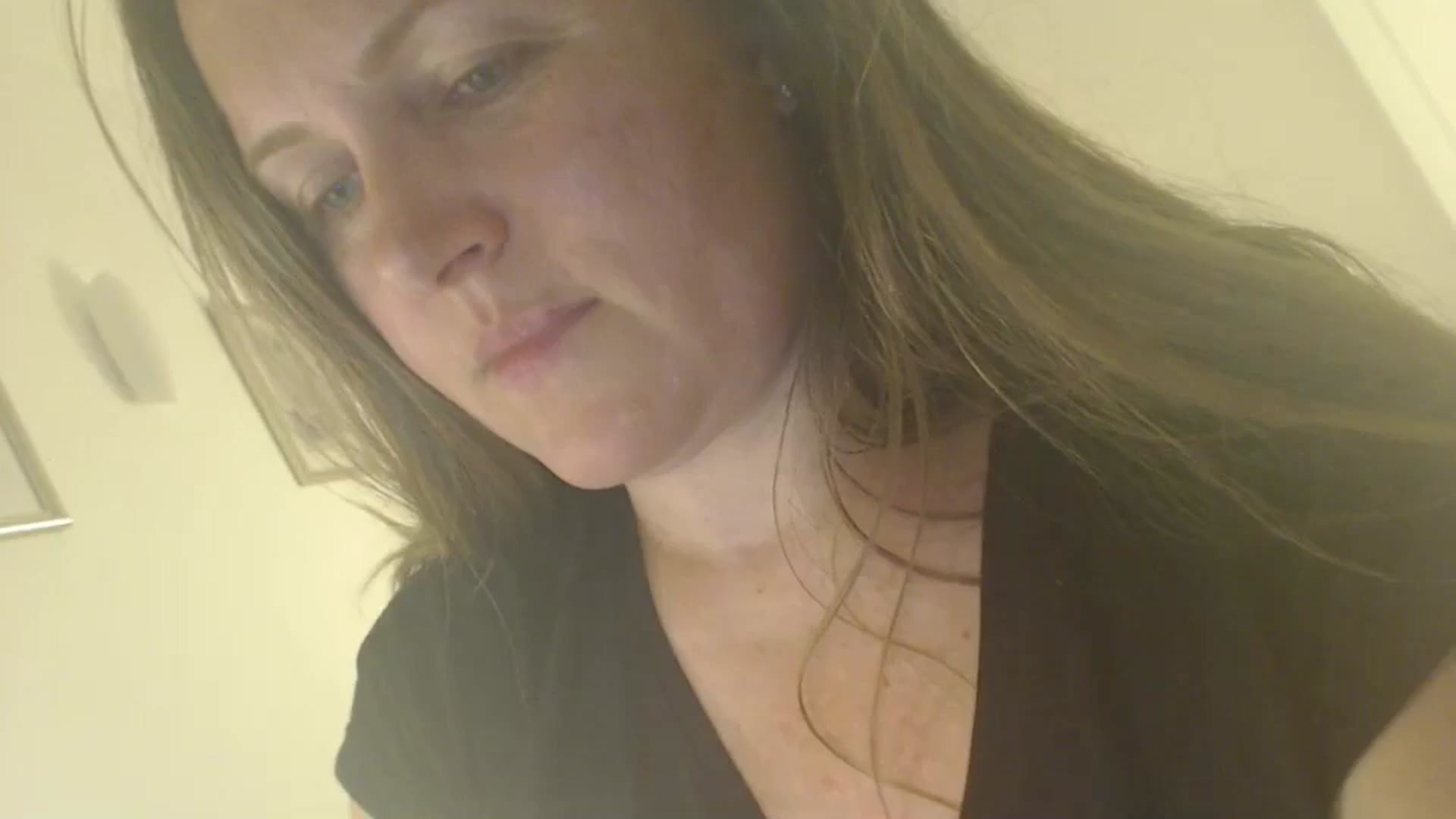 Gallery image thumbnail from JustLily's myfreecams stream on, 06/07/2024, 22:45 image 4 of 20