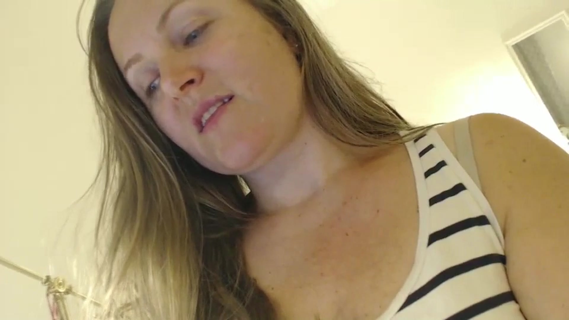 Gallery image thumbnail from JustLily's myfreecams stream on, 06/09/2024, 23:00 image 3 of 20