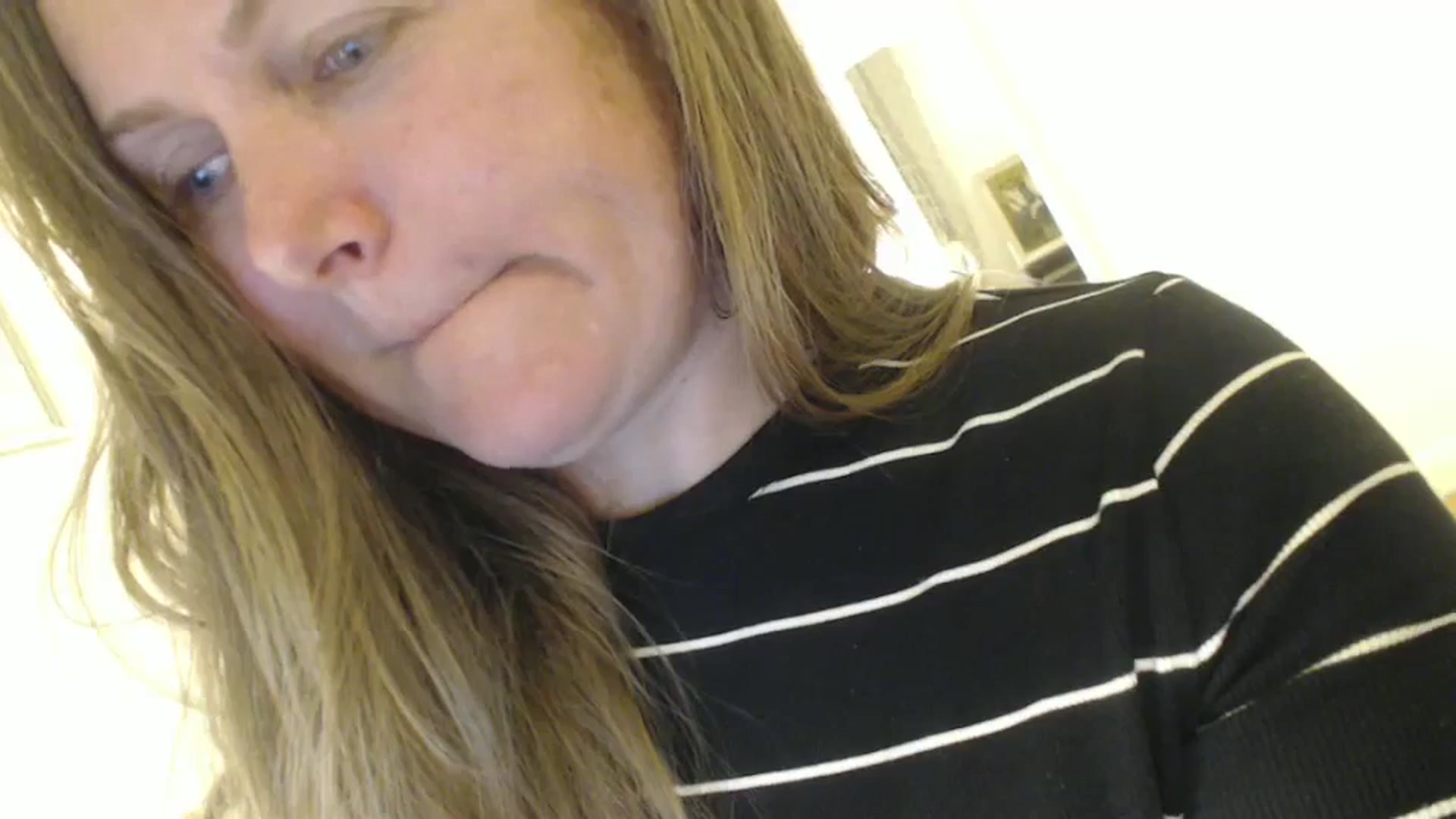 Gallery image thumbnail from JustLily's myfreecams stream on, 06/10/2024, 22:20 image 17 of 20