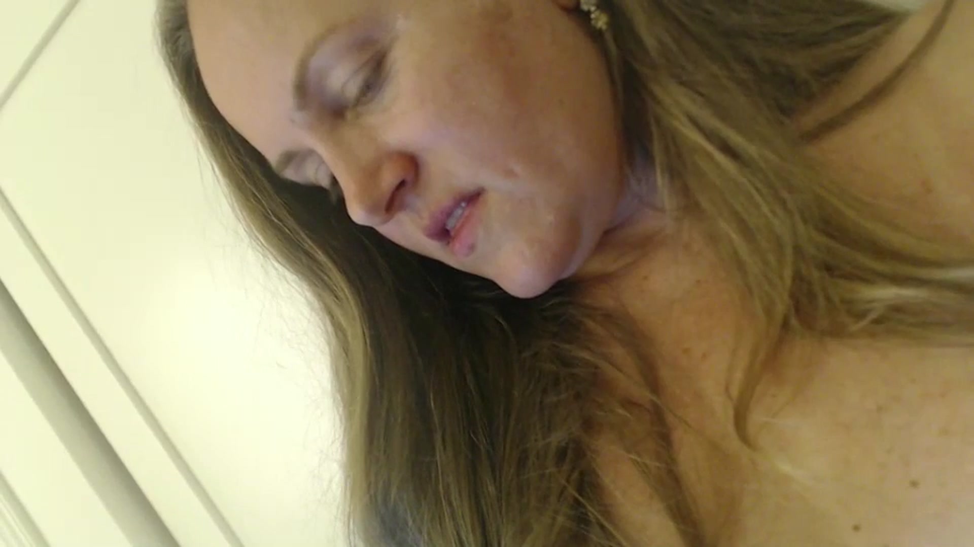 Gallery image thumbnail from JustLily's myfreecams stream on, 06/24/2024, 23:16 image 7 of 20