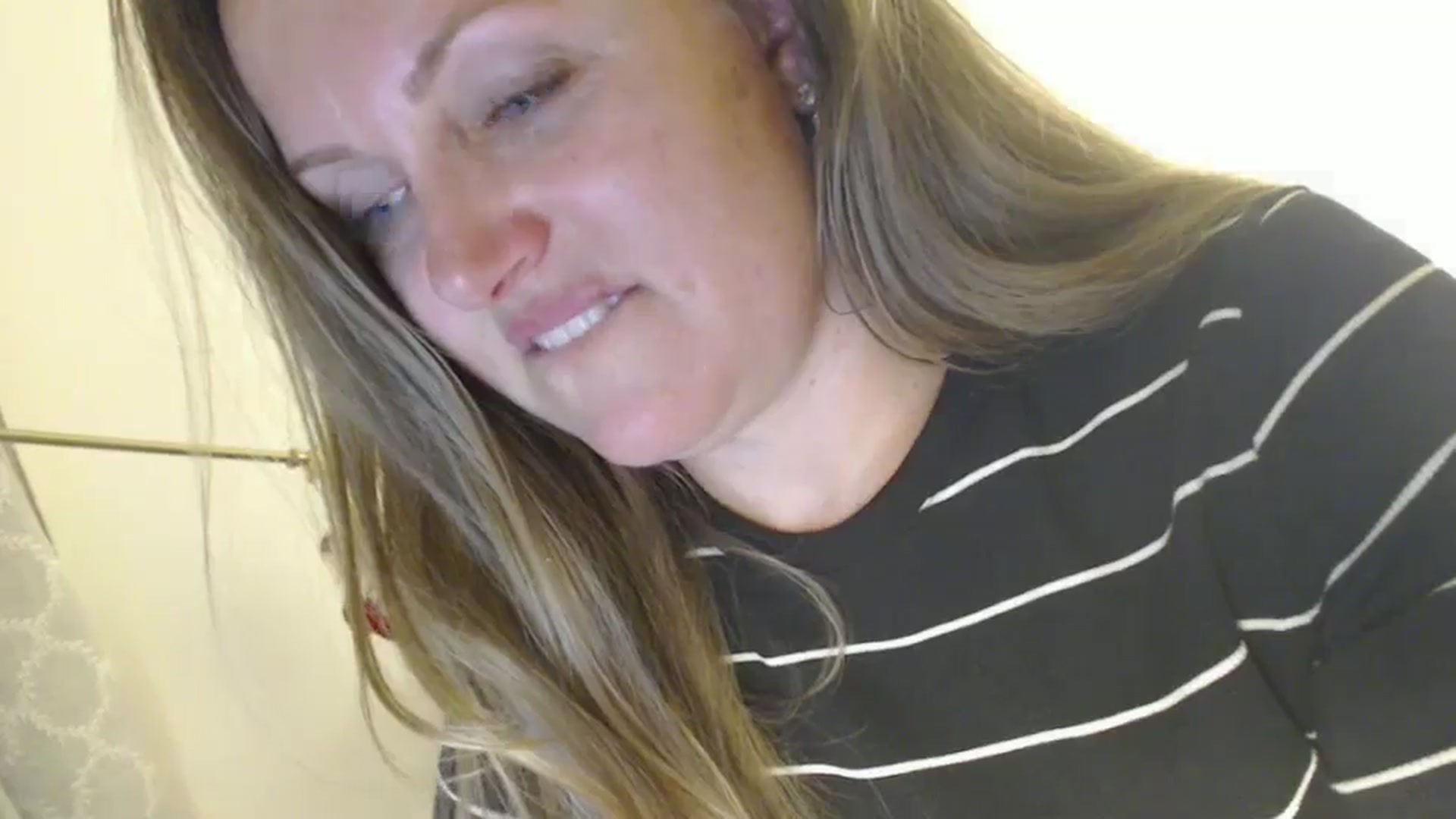 Gallery image thumbnail from JustLily's myfreecams stream on, 07/01/2024, 21:40 image 17 of 20