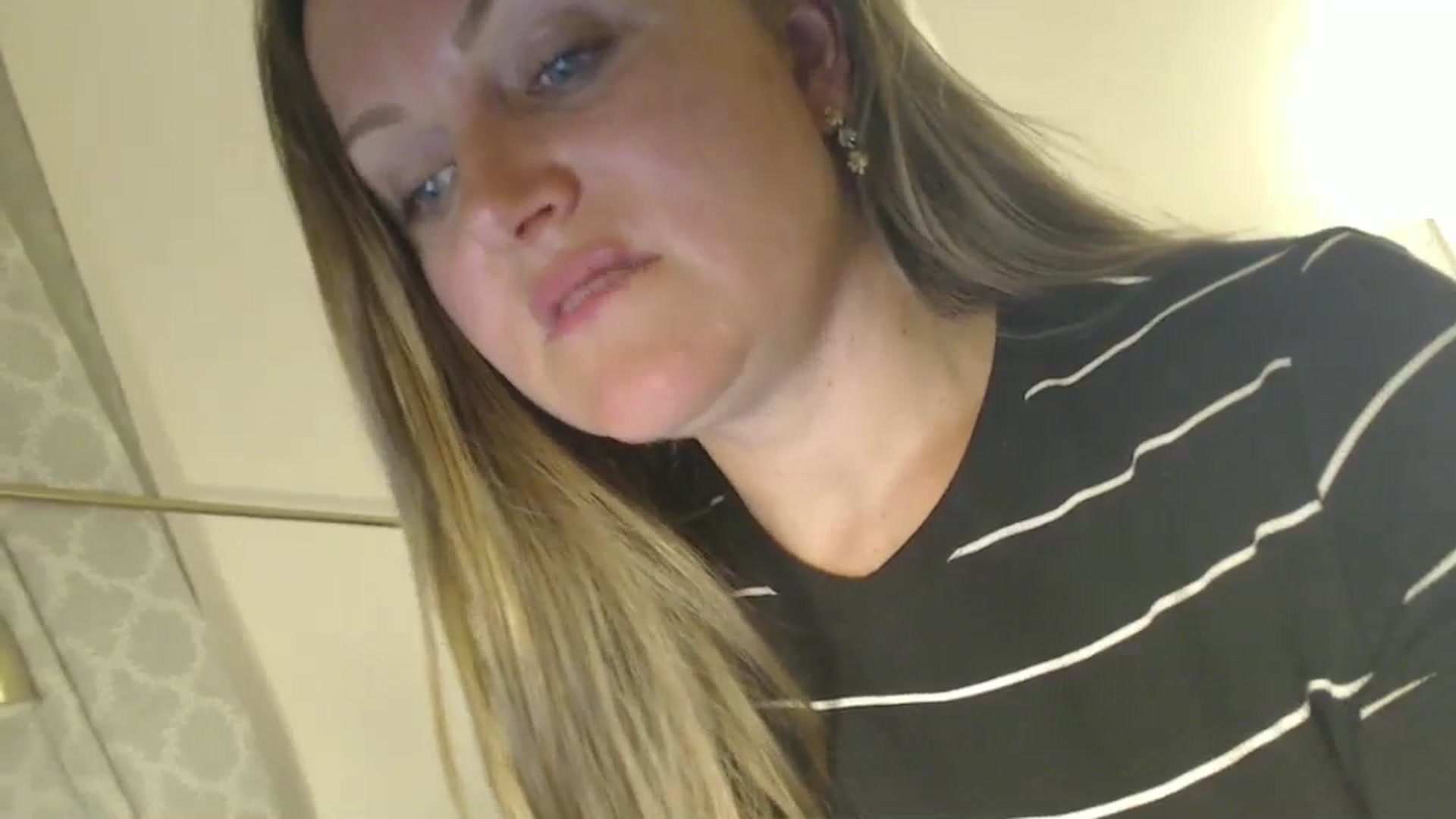 Gallery image thumbnail from JustLily's myfreecams stream on, 07/01/2024, 21:40 image 10 of 20