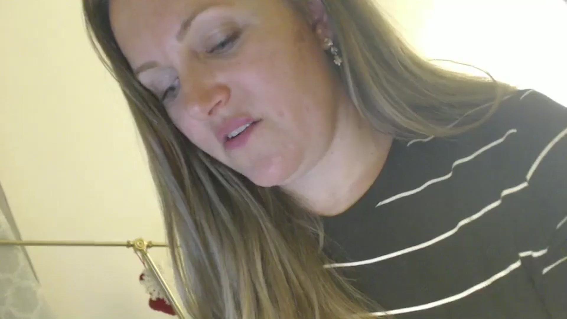 Gallery image thumbnail from JustLily's myfreecams stream on, 07/01/2024, 21:40 image 12 of 20