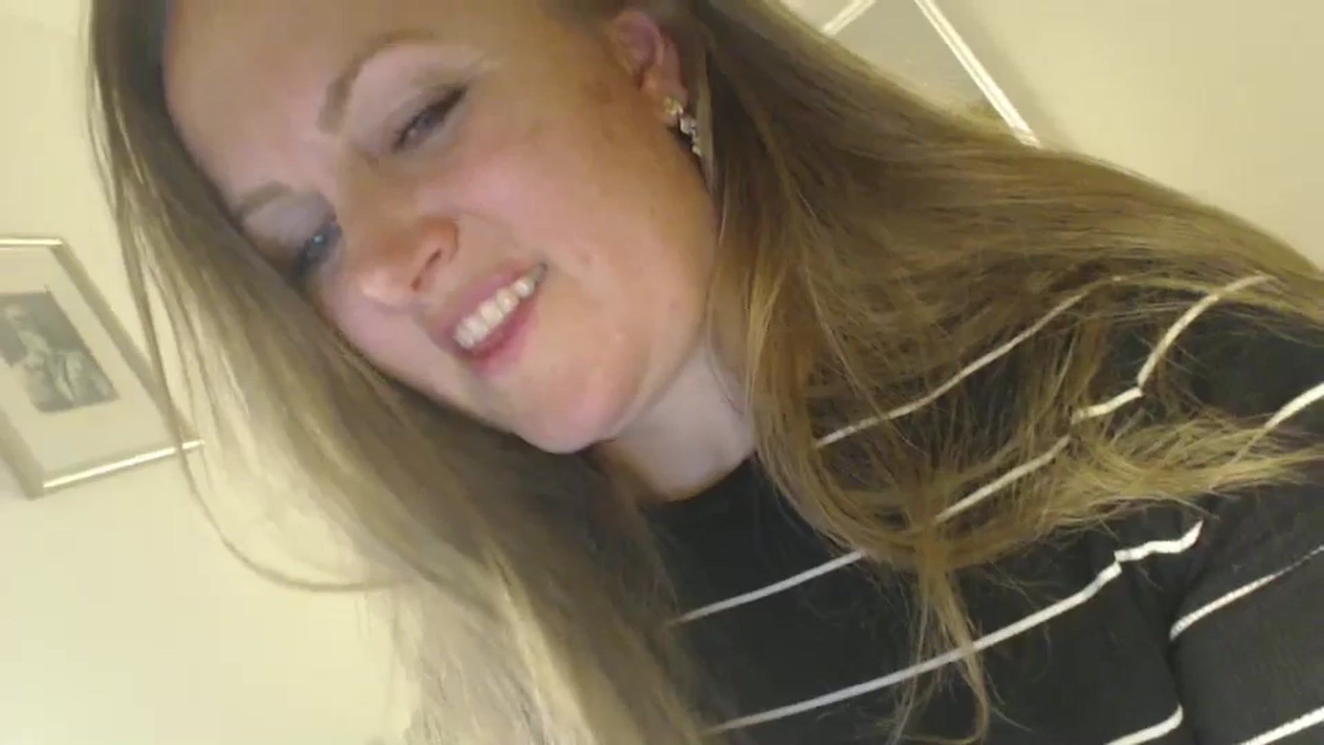 Gallery image thumbnail from JustLily's myfreecams stream on, 07/03/2024, 19:43 image 17 of 20